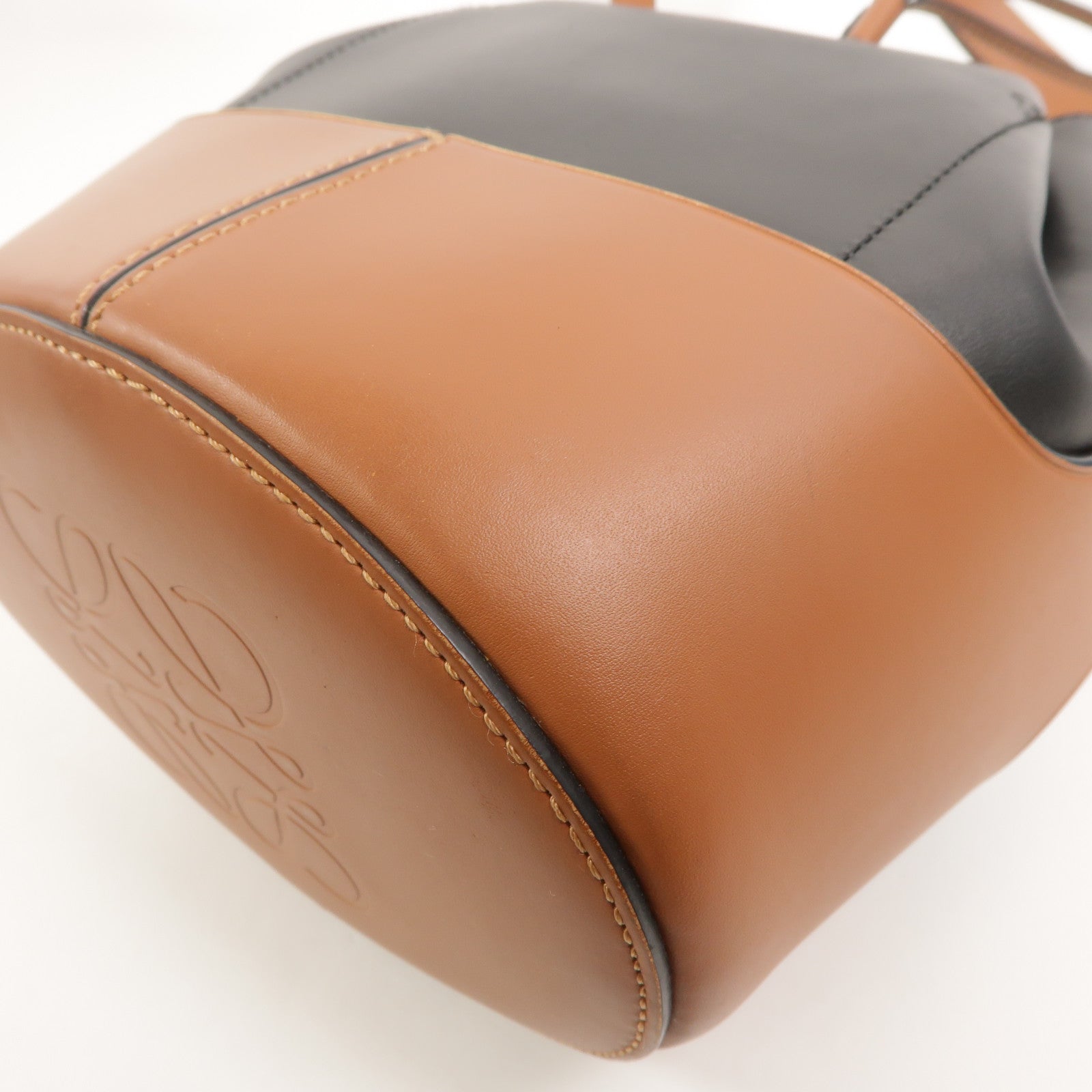 LOEWE 牛皮皮革Balloon Small肩背袋