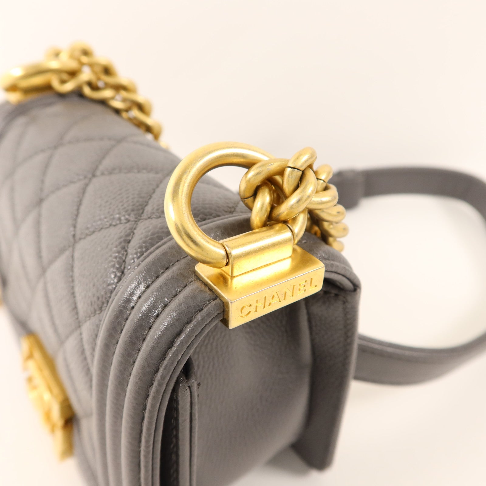 CHANEL 牛皮皮革Mini Boy金扣鏈帶肩背袋