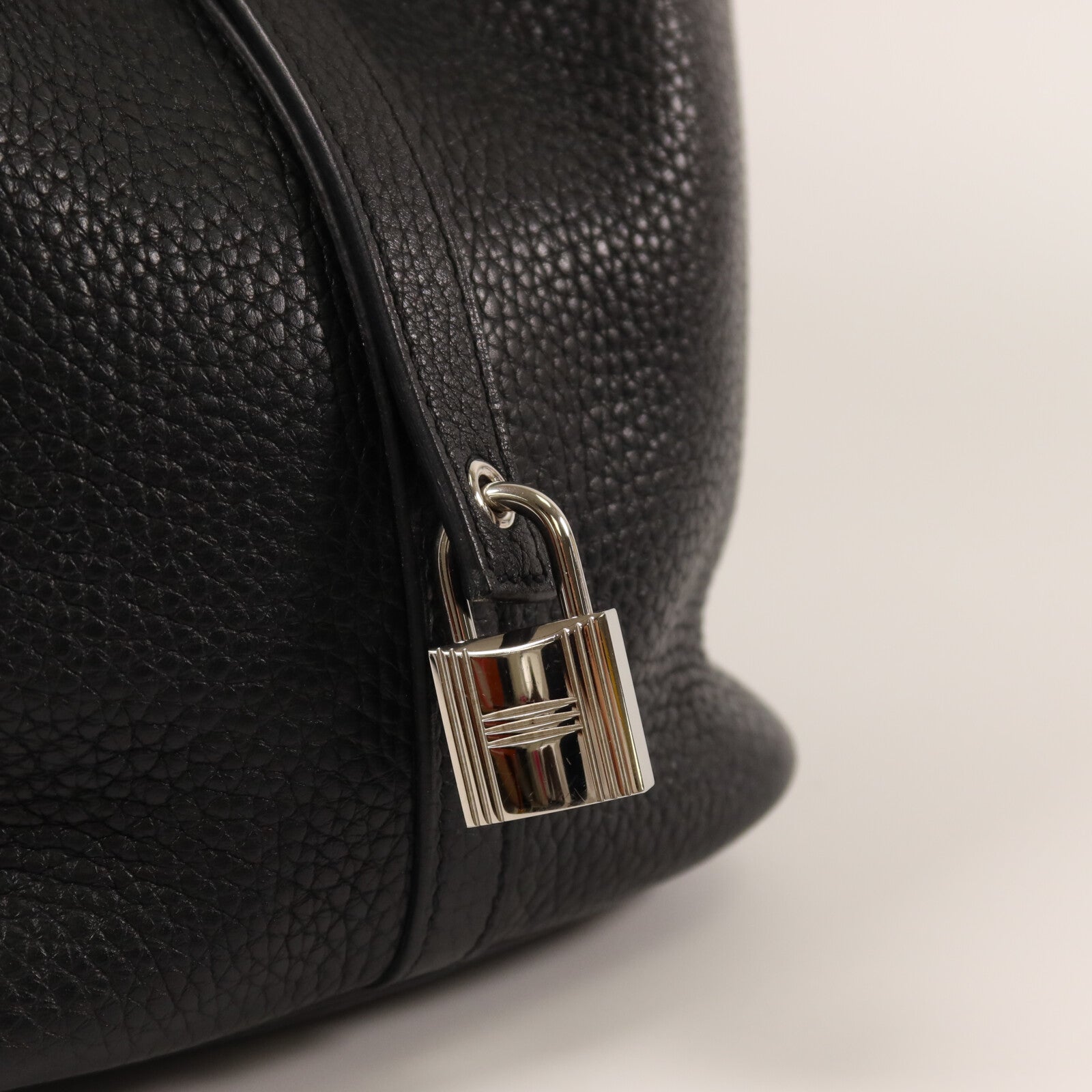 HERMES Clemence皮革Picotin MM扣手挽袋Noir