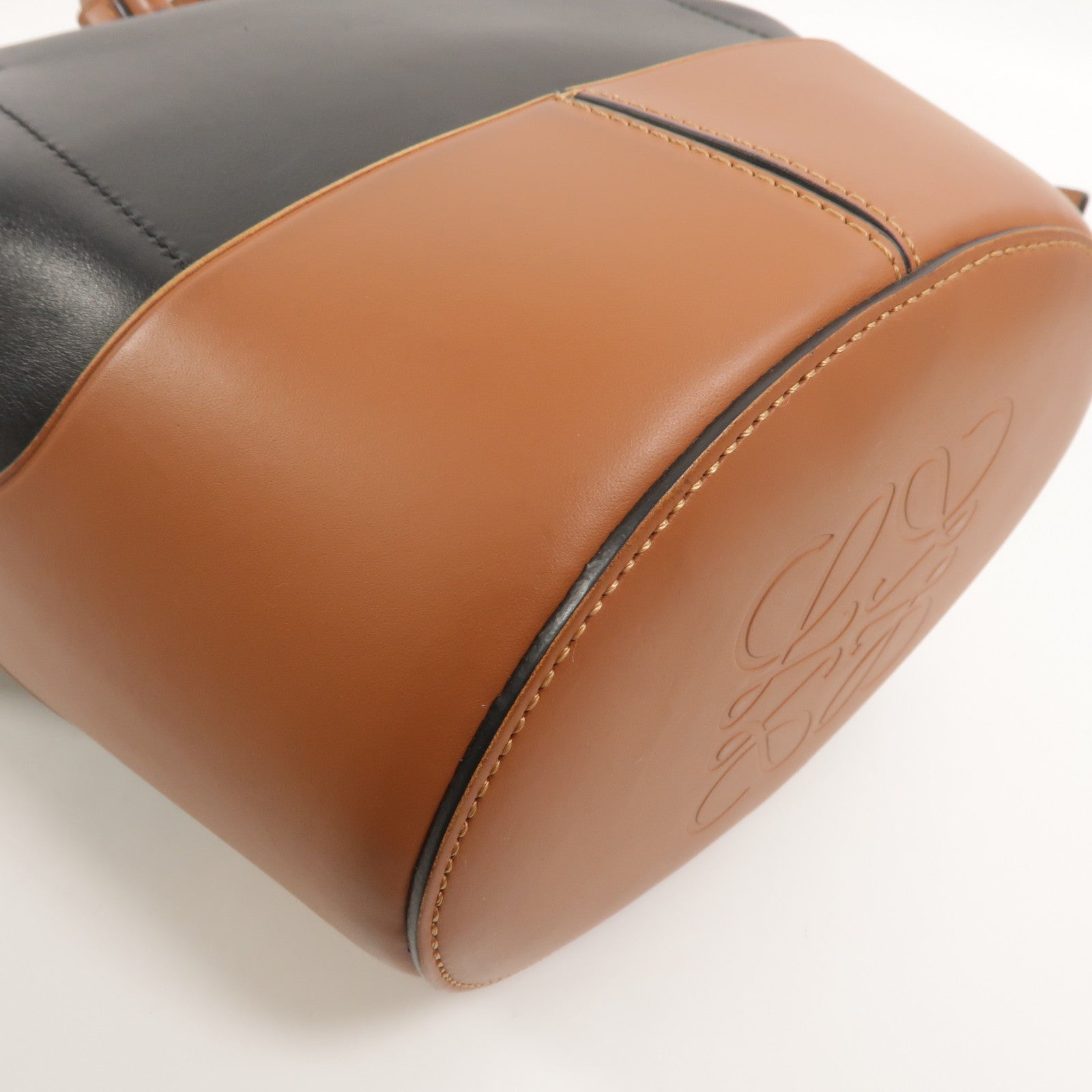 LOEWE 牛皮皮革Balloon Small肩背袋