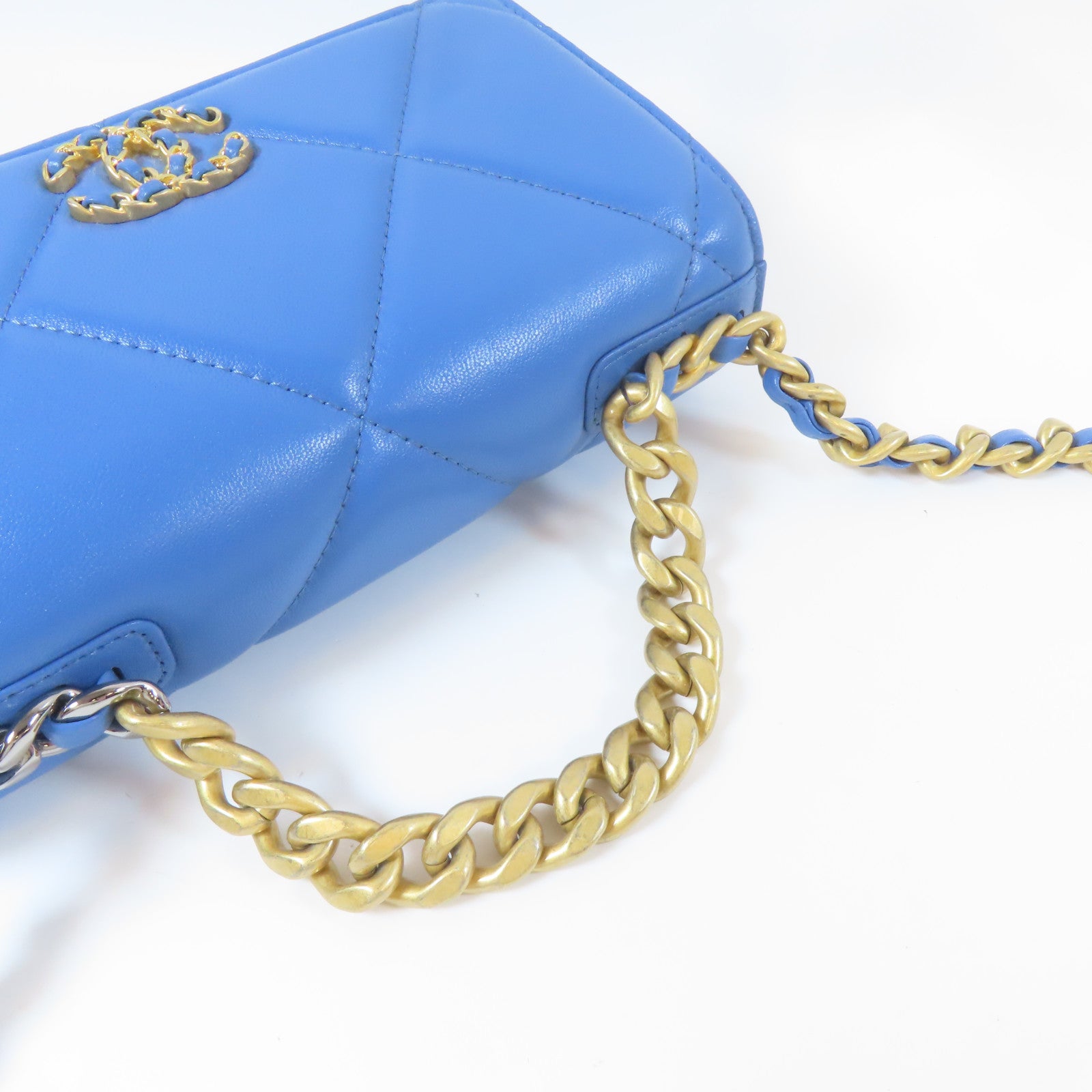 CHANEL 【激減優惠】菱格羊皮皮革19 WOC Wallet On Chain金扣手挽肩背兩用袋藍色