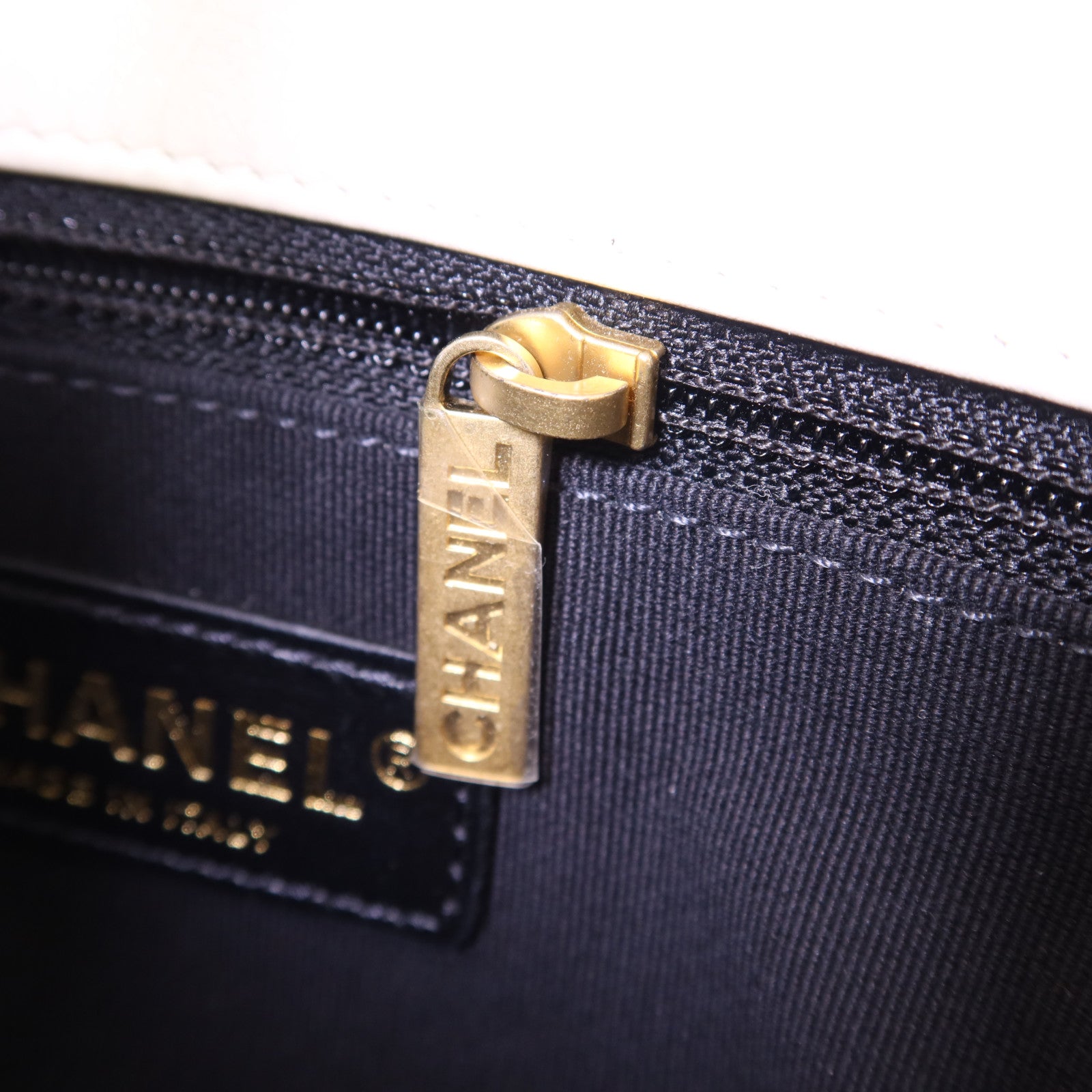 CHANEL 牛皮皮革Shoulder Bag金扣鏈帶肩背袋