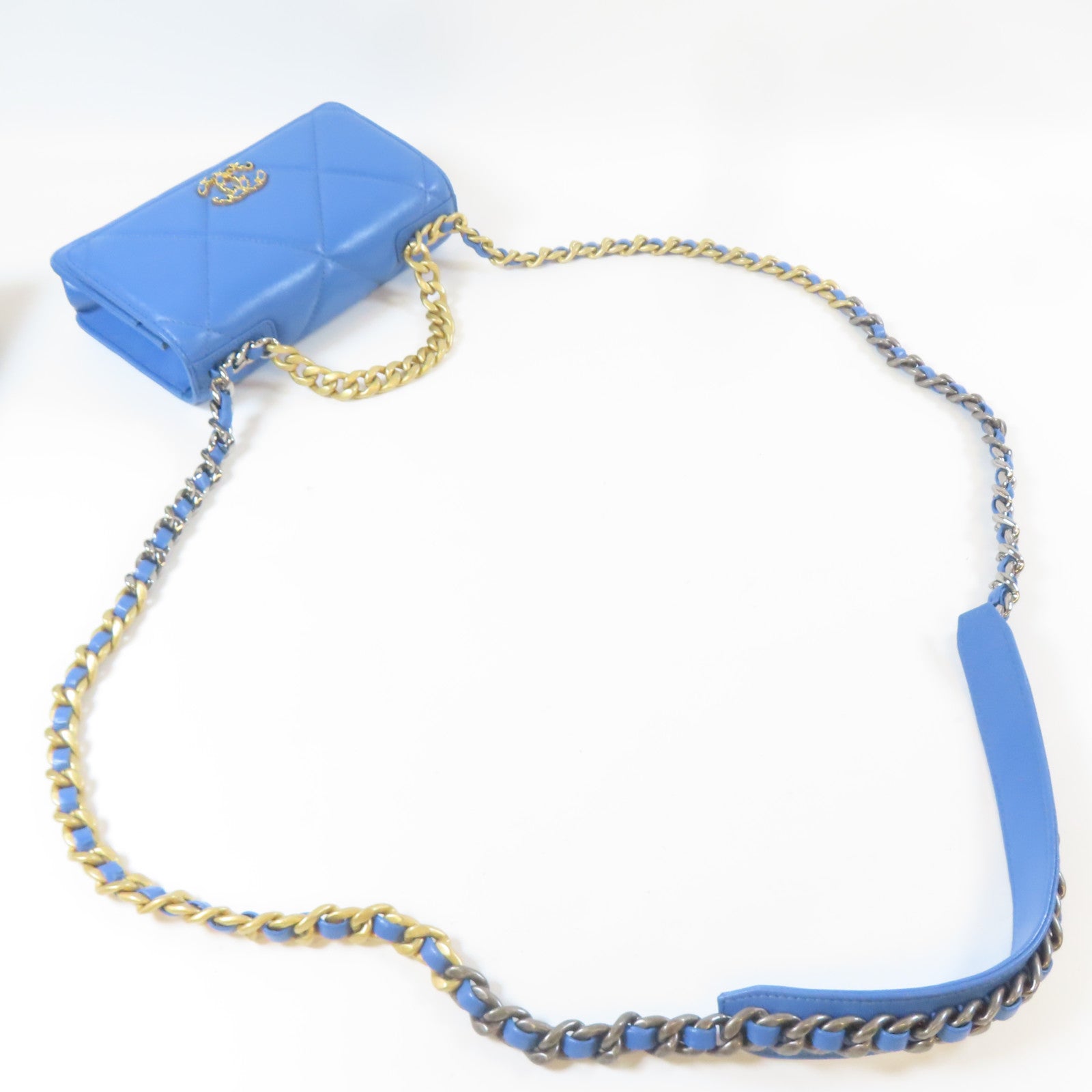 CHANEL 【激減優惠】菱格羊皮皮革19 WOC Wallet On Chain金扣手挽肩背兩用袋藍色