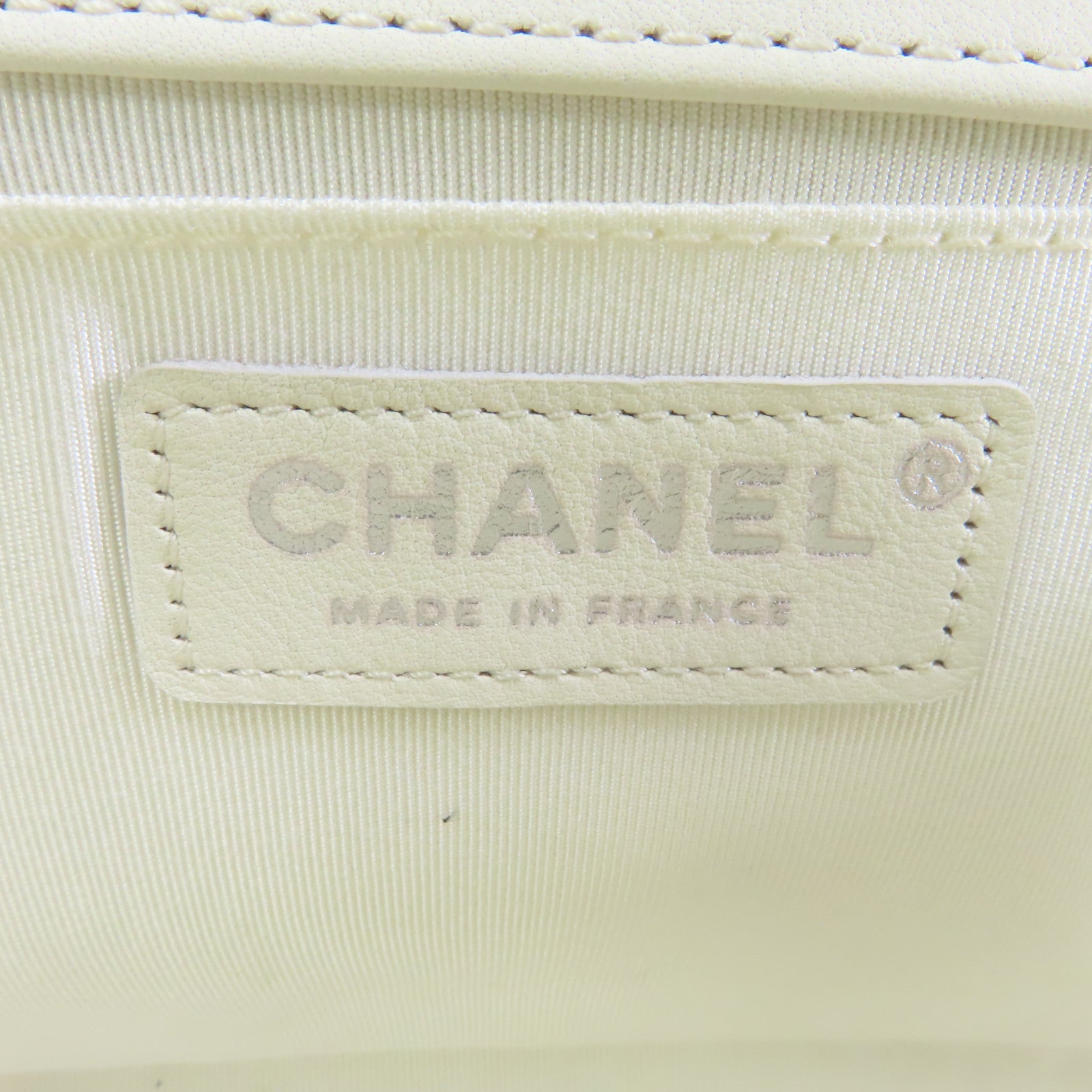 CHANEL 菱格羊皮皮革Boy 25鏈帶肩背袋白色