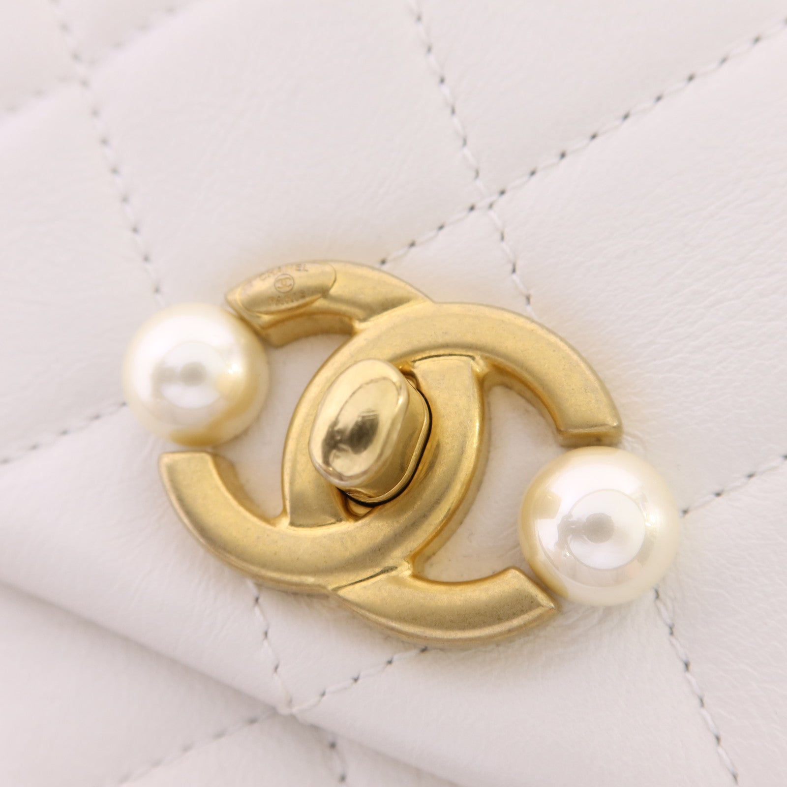 CHANEL 牛皮皮革Shoulder Bag金扣鏈帶肩背袋