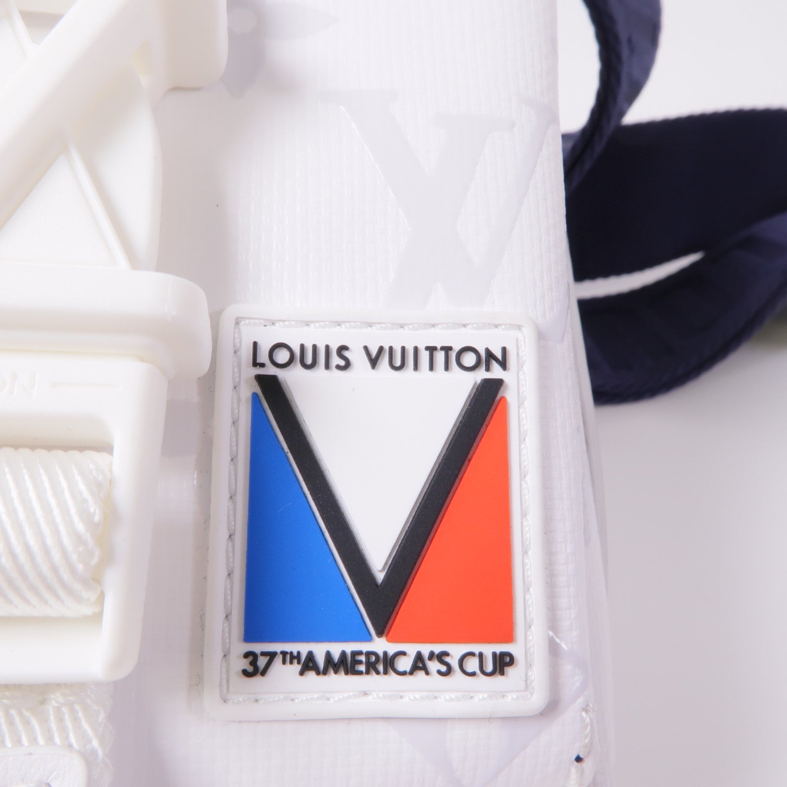 LOUIS VUITTON Float Wearable Wallet Shoulder Bag M11698 Monogram Storm White