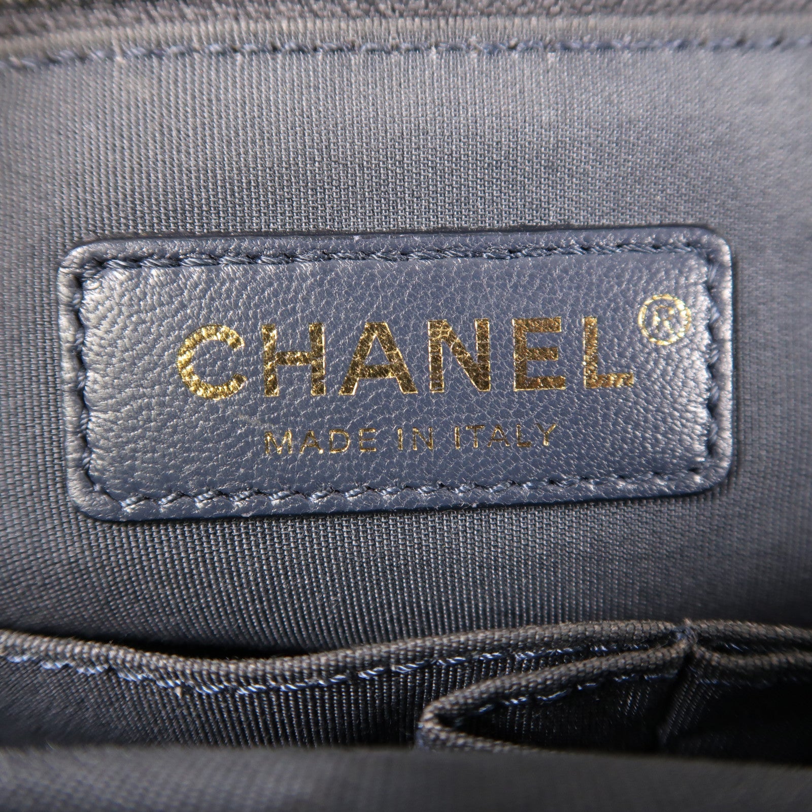 CHANEL 牛皮皮革Chevron V Stitch金扣鏈帶手挽肩背兩用袋