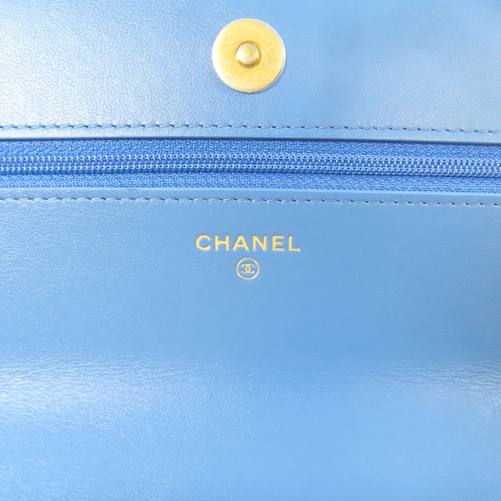 CHANEL 【激減優惠】菱格羊皮皮革19 WOC Wallet On Chain金扣手挽肩背兩用袋藍色