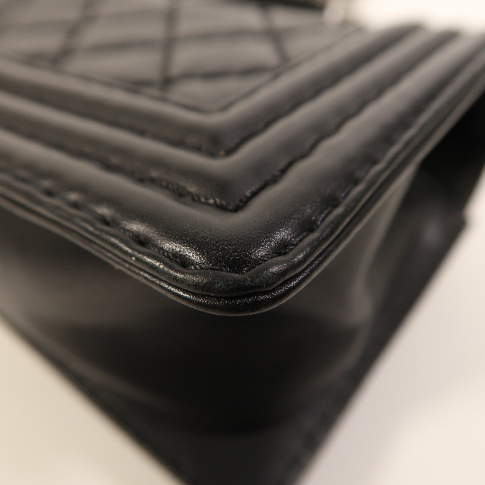 CHANEL 牛皮皮革Boy 20銀扣鏈帶肩背袋