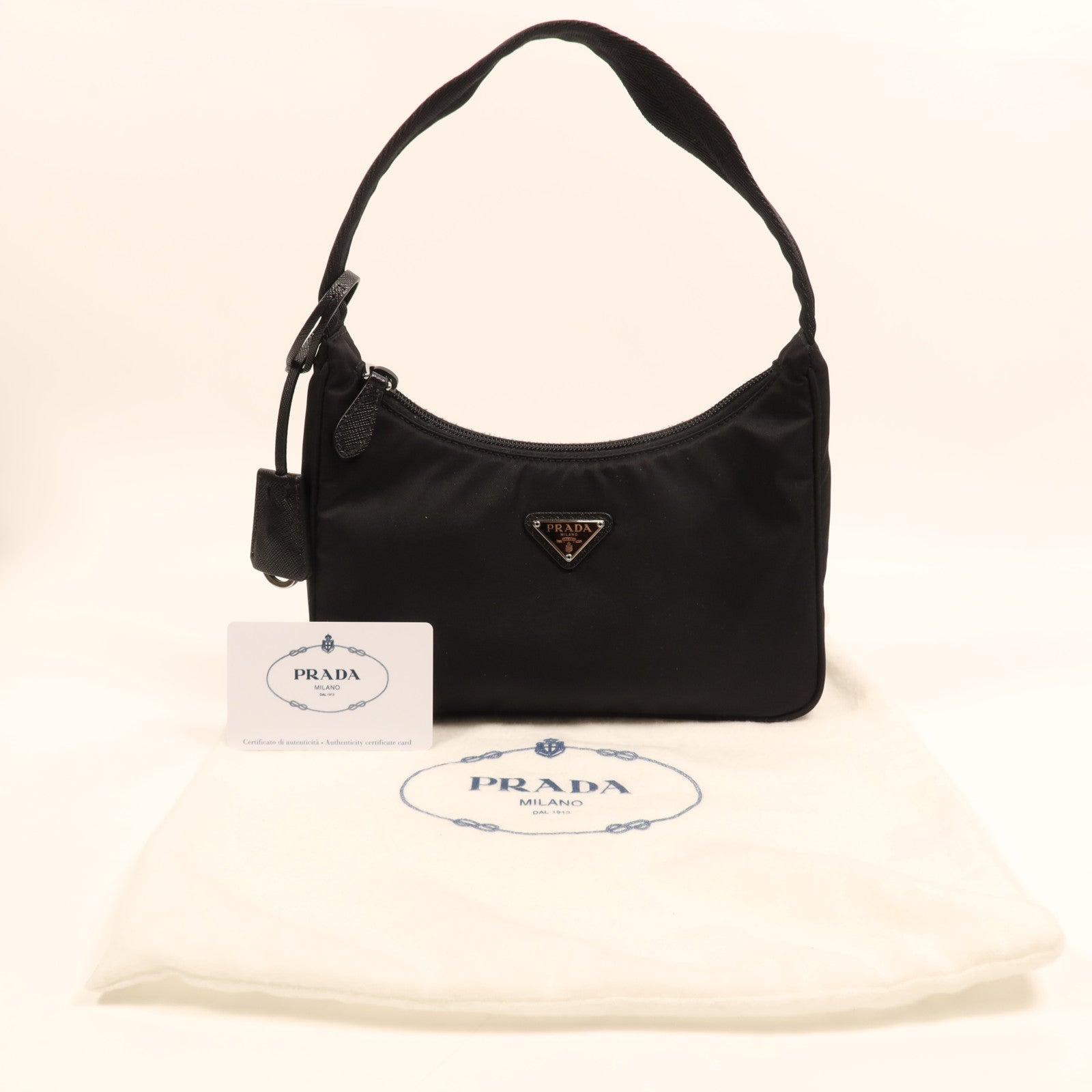 PRADA 尼龍Hobo銀扣手挽袋