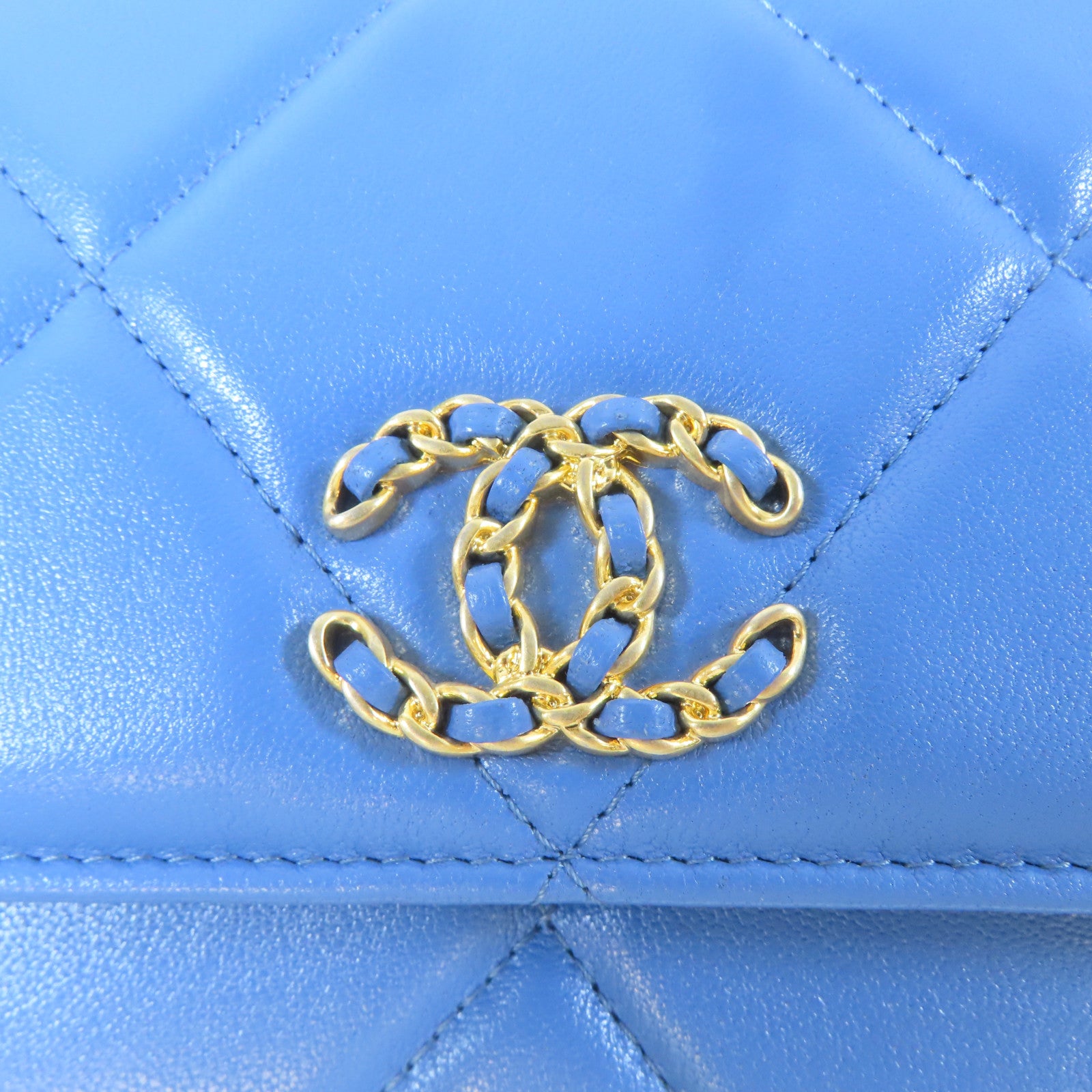 CHANEL 【激減優惠】菱格羊皮皮革19 WOC Wallet On Chain金扣手挽肩背兩用袋藍色