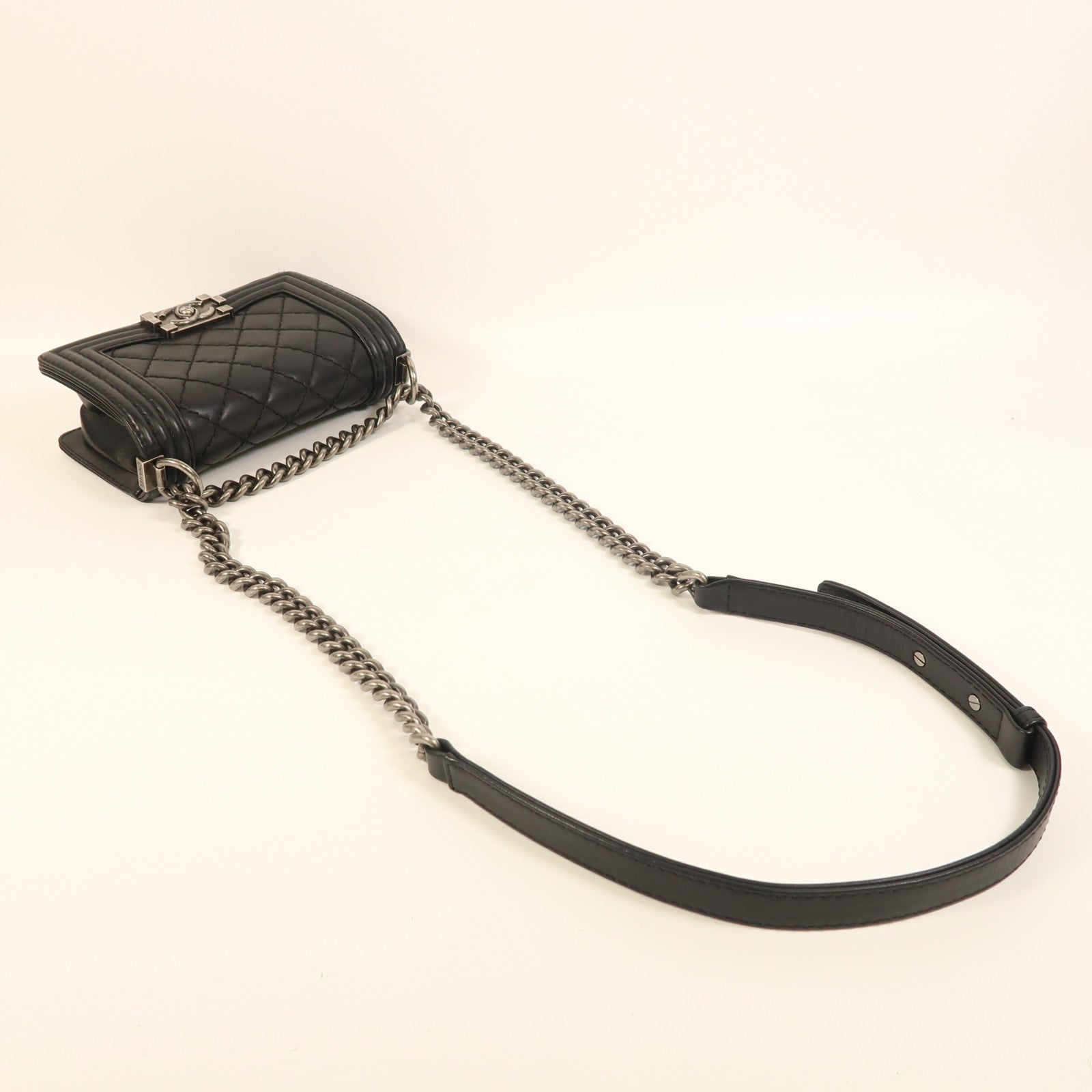 CHANEL 牛皮皮革Boy 20銀扣鏈帶肩背袋