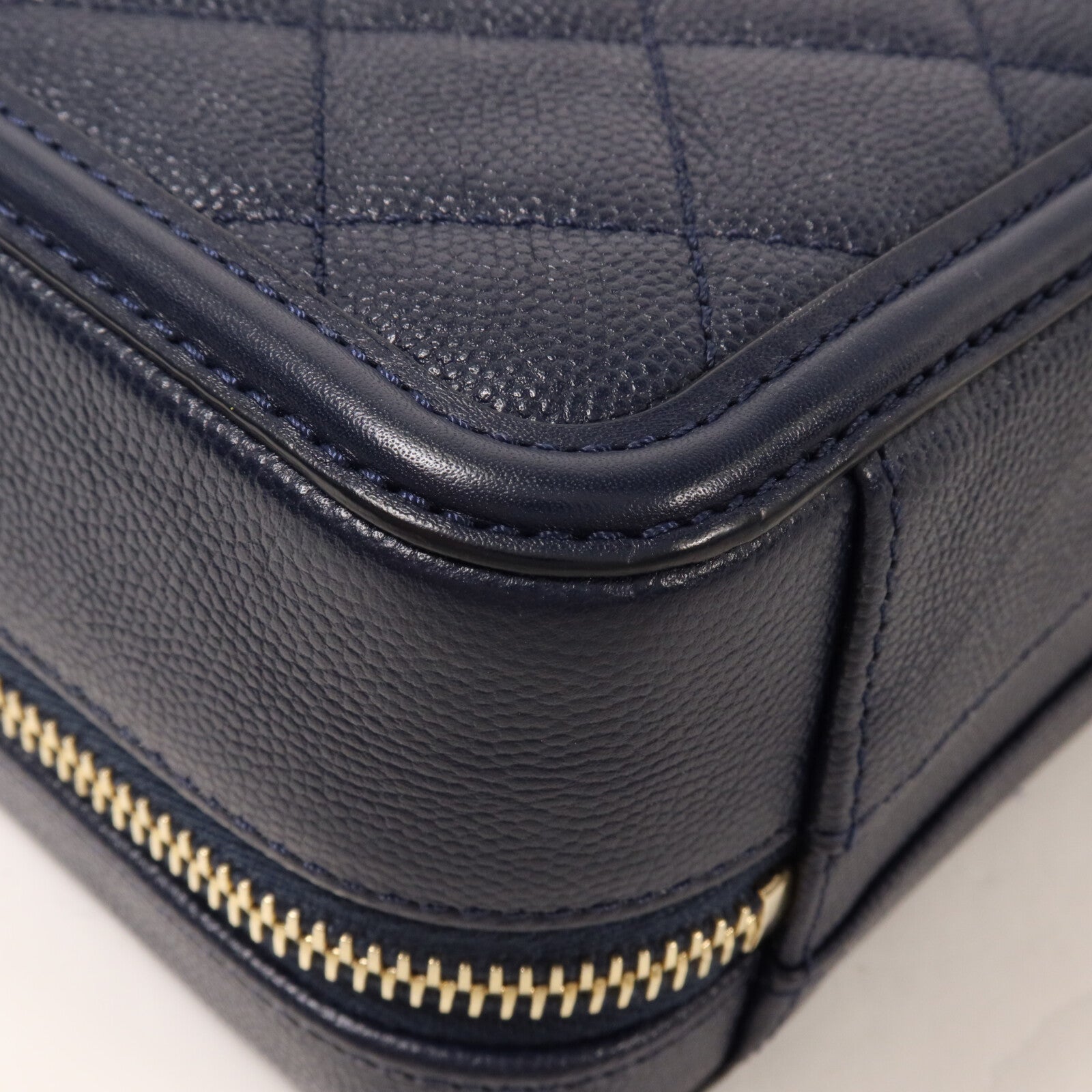 CHANEL 牛皮皮革Filigree Vanity Case鏈帶手挽肩背兩用袋