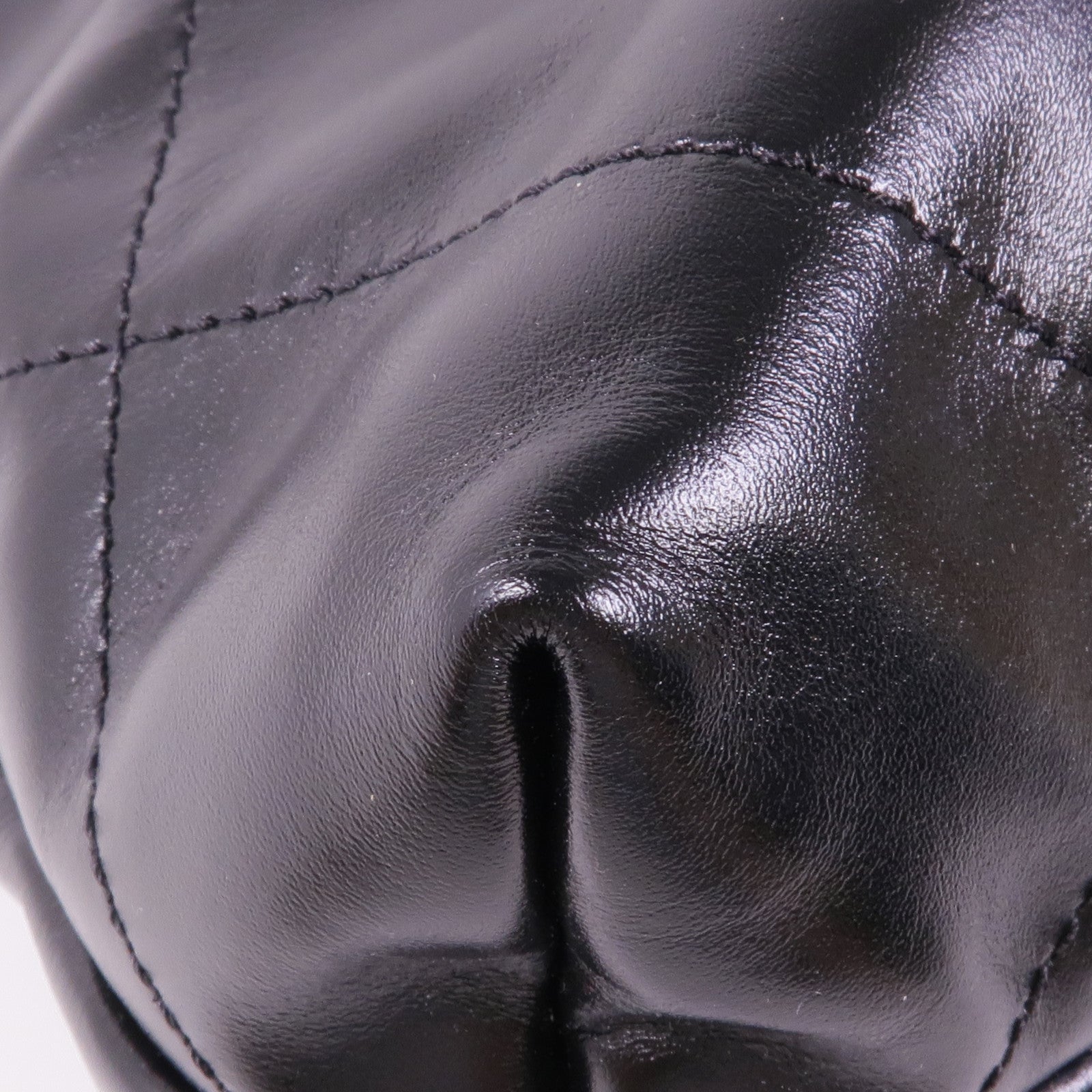 CHANEL 牛皮皮革Chanel 22金扣鏈帶肩背袋