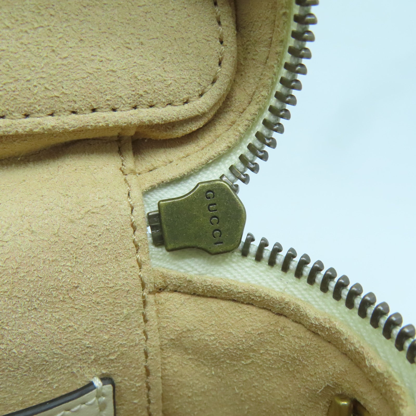 GUCCI 斜紋牛皮皮革Chain Shoulder Bag金扣鏈帶肩背袋白色