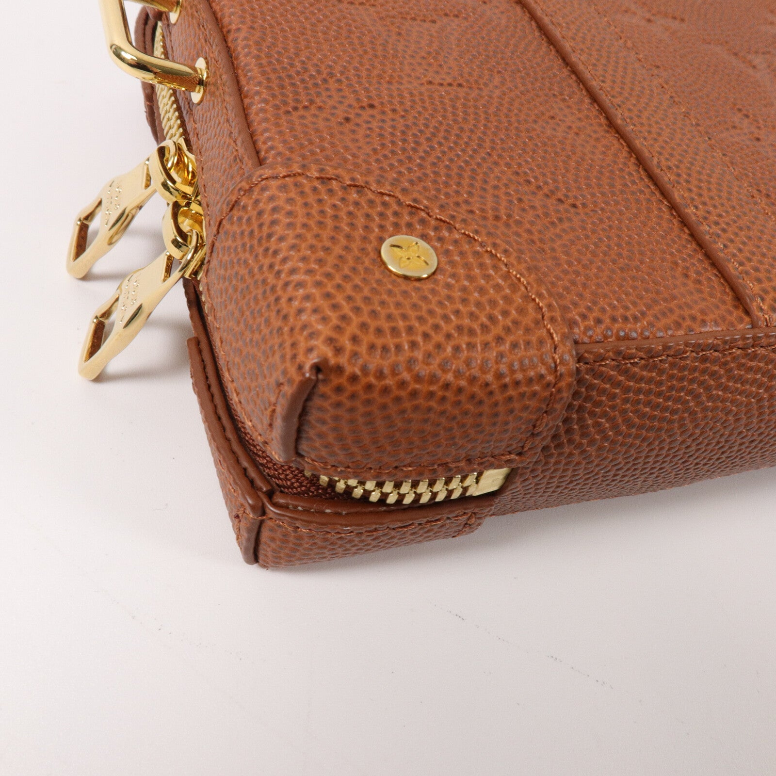 LOUIS VUITTON Monogram Taurillon LVxNBA Soft Trunk Wearable肩背袋