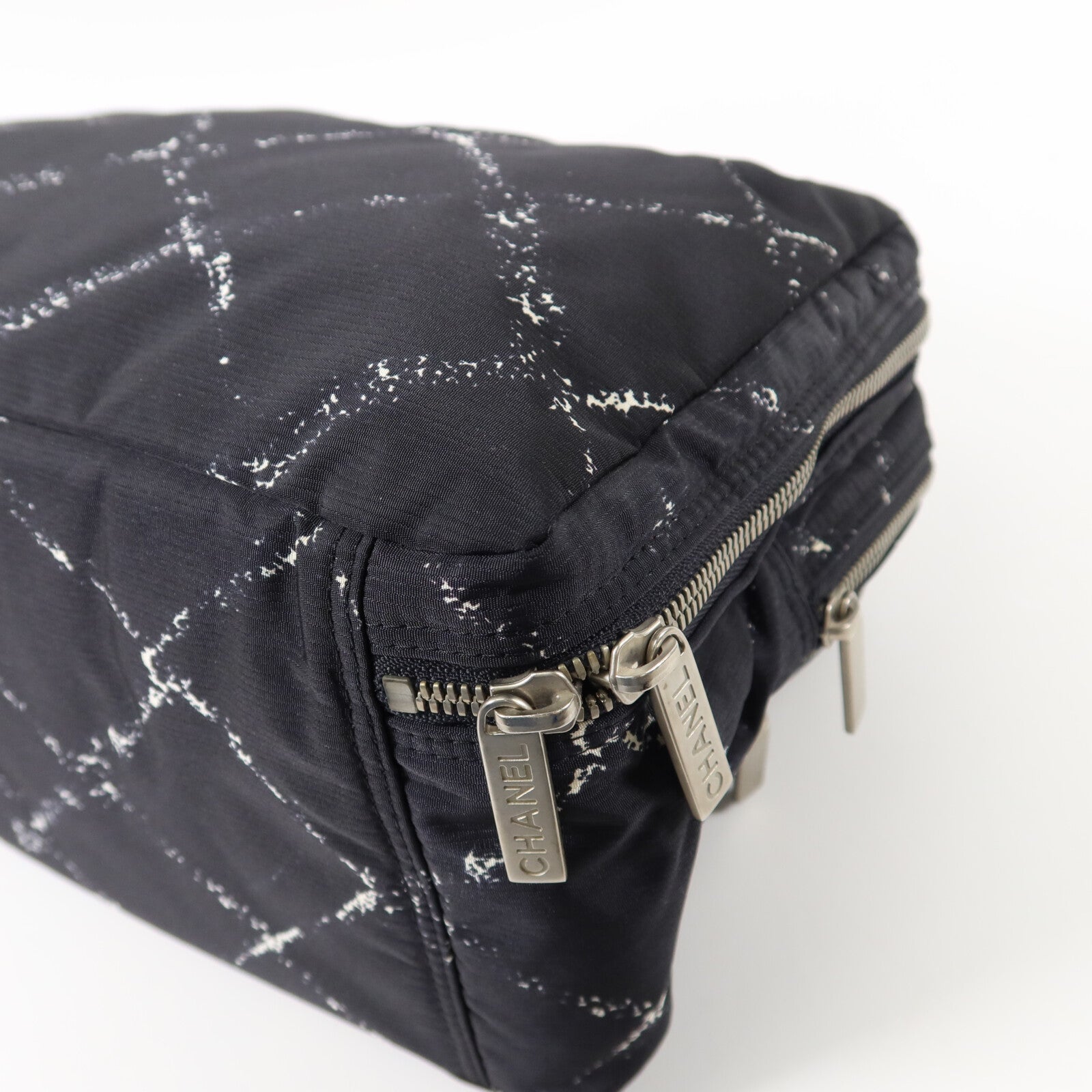 CHANEL 尼龍Travel Line Handbag手挽袋