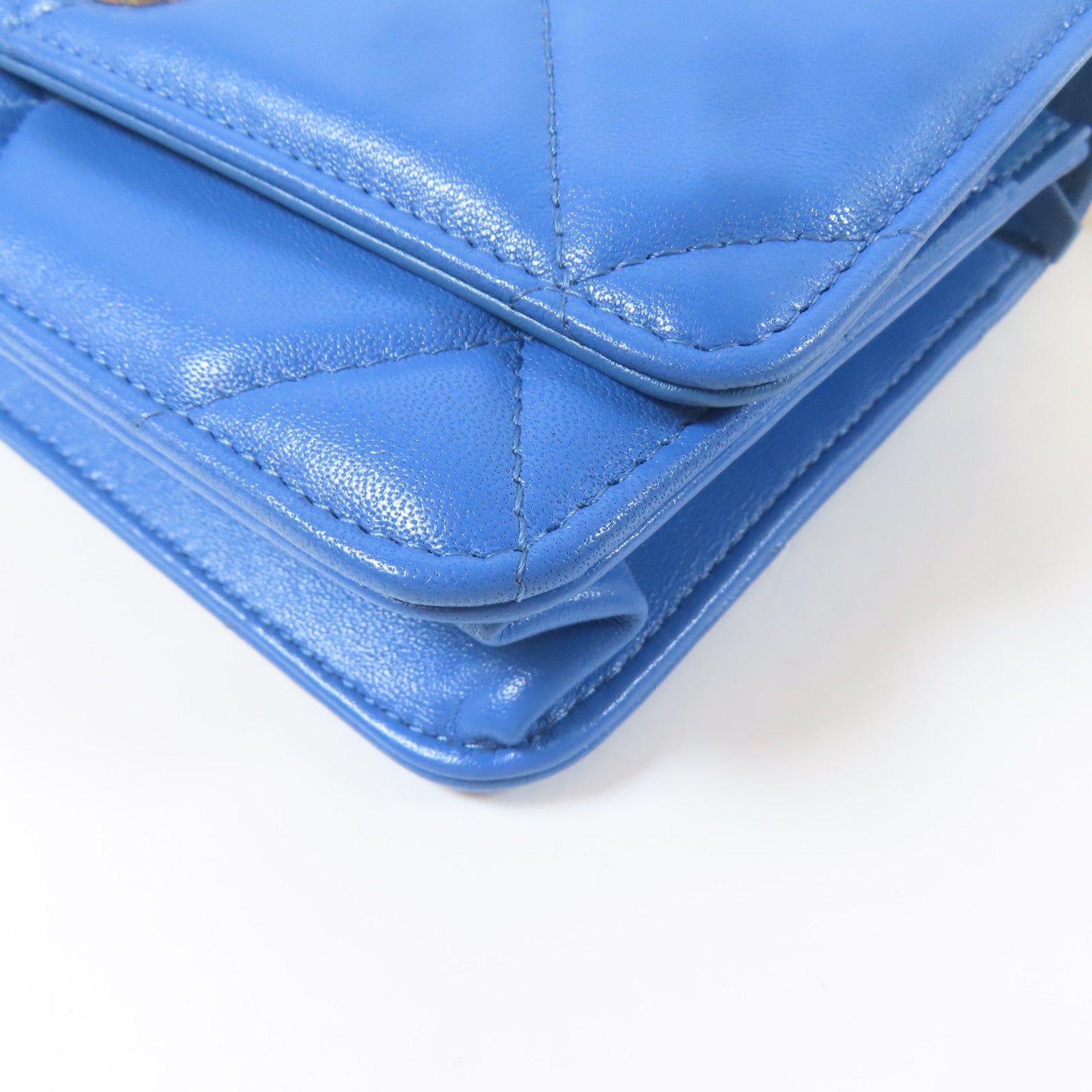 CHANEL 【激減優惠】菱格羊皮皮革19 WOC Wallet On Chain金扣手挽肩背兩用袋藍色
