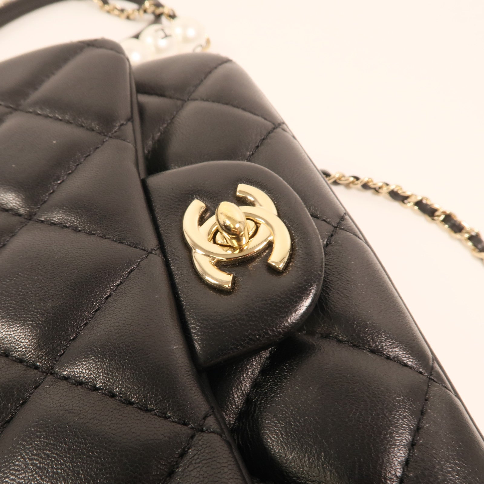 CHANEL 羊皮皮革Chain Shoulder金扣鏈帶肩背袋