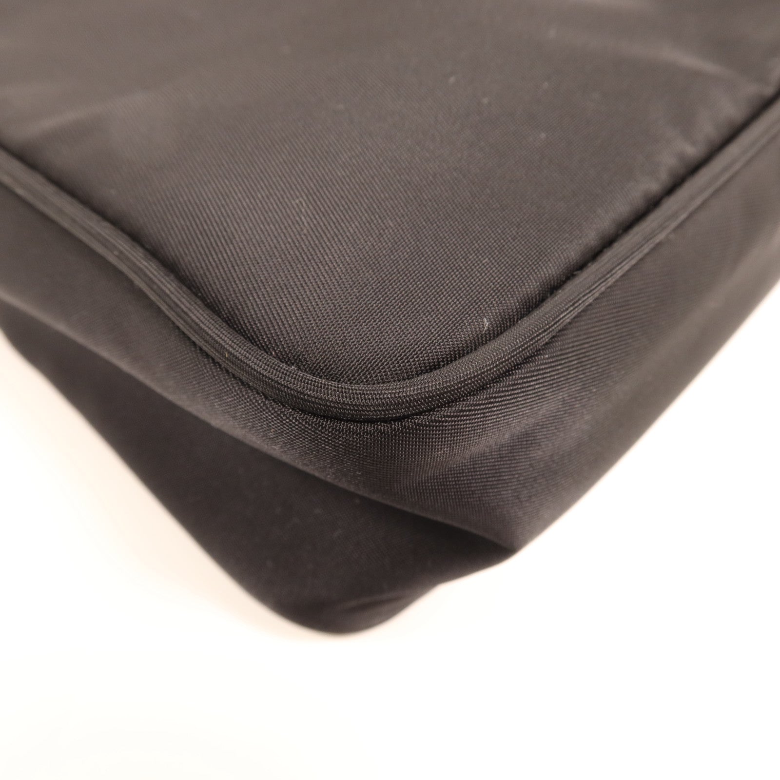 PRADA 尼龍Hobo銀扣手挽袋