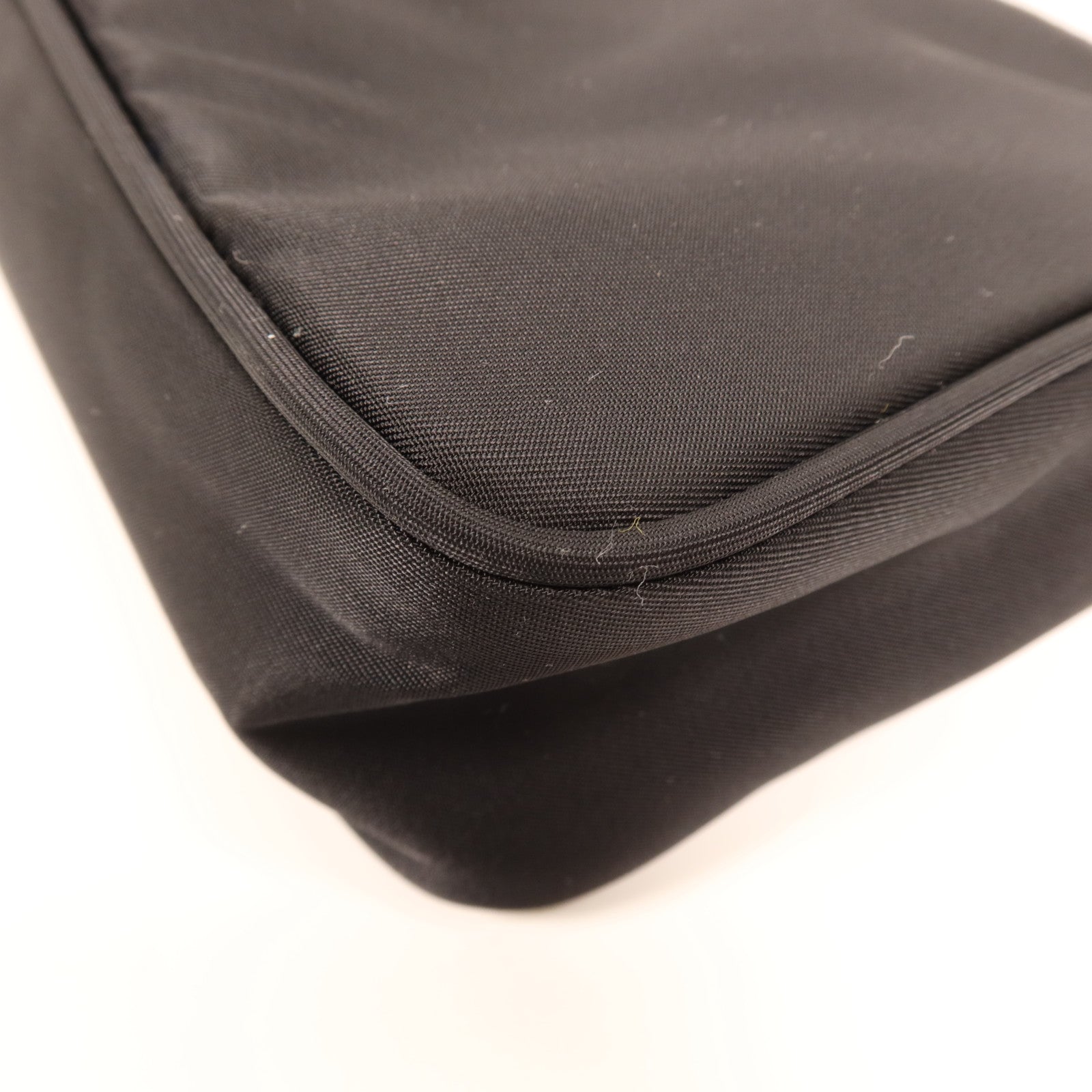 PRADA 尼龍Hobo銀扣手挽袋