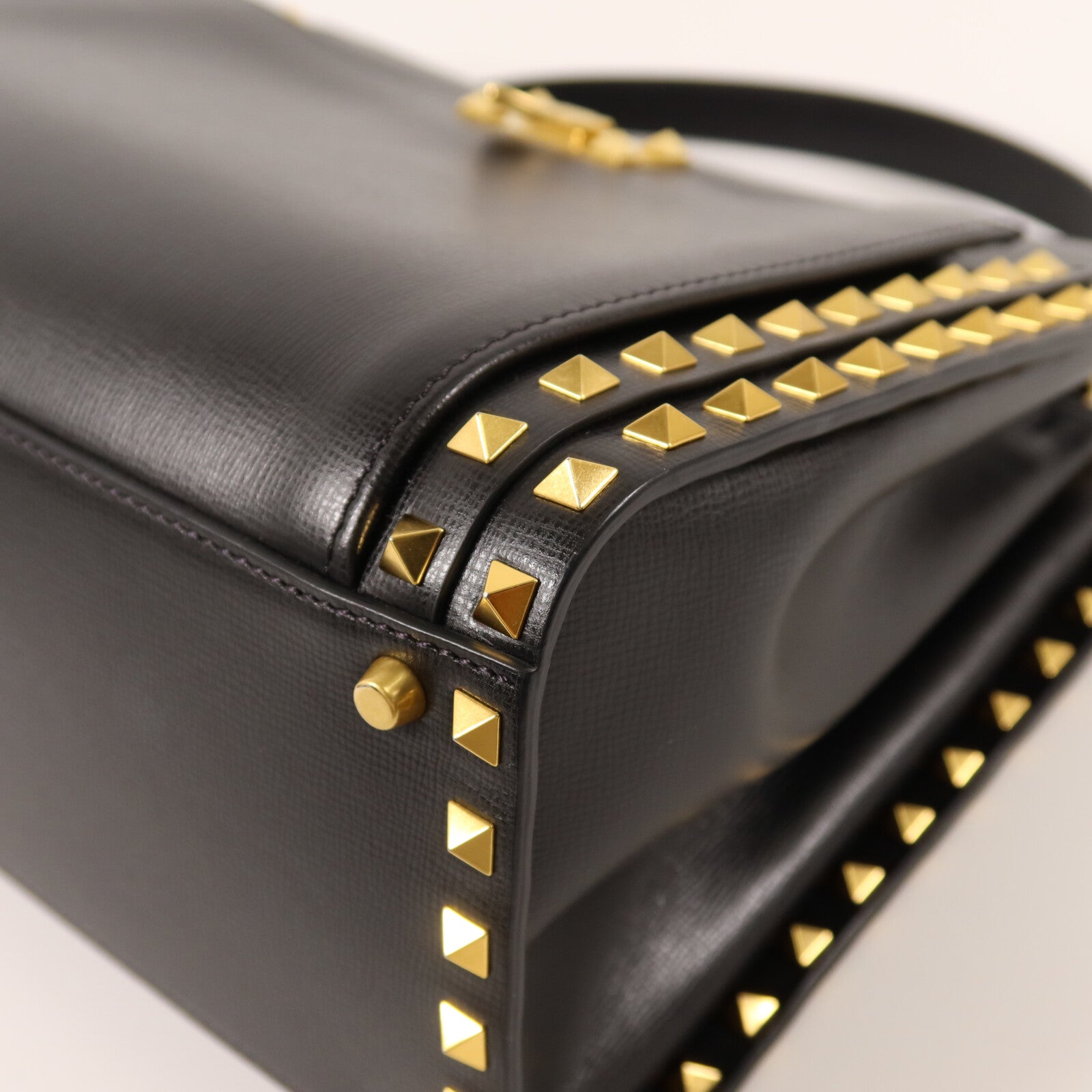 Valentino 牛皮皮革Alcove Rockstud Top Handle Medium手挽肩背兩用袋
