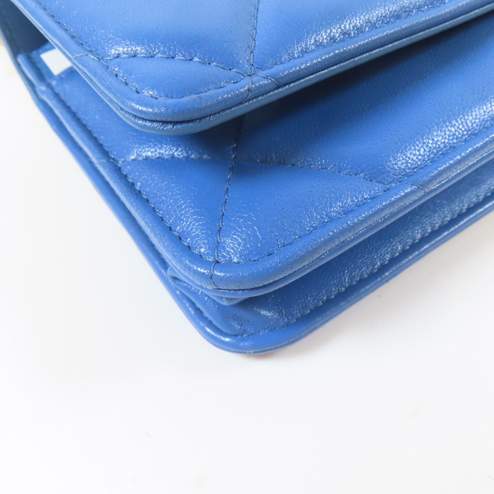 CHANEL 【激減優惠】菱格羊皮皮革19 WOC Wallet On Chain金扣手挽肩背兩用袋藍色