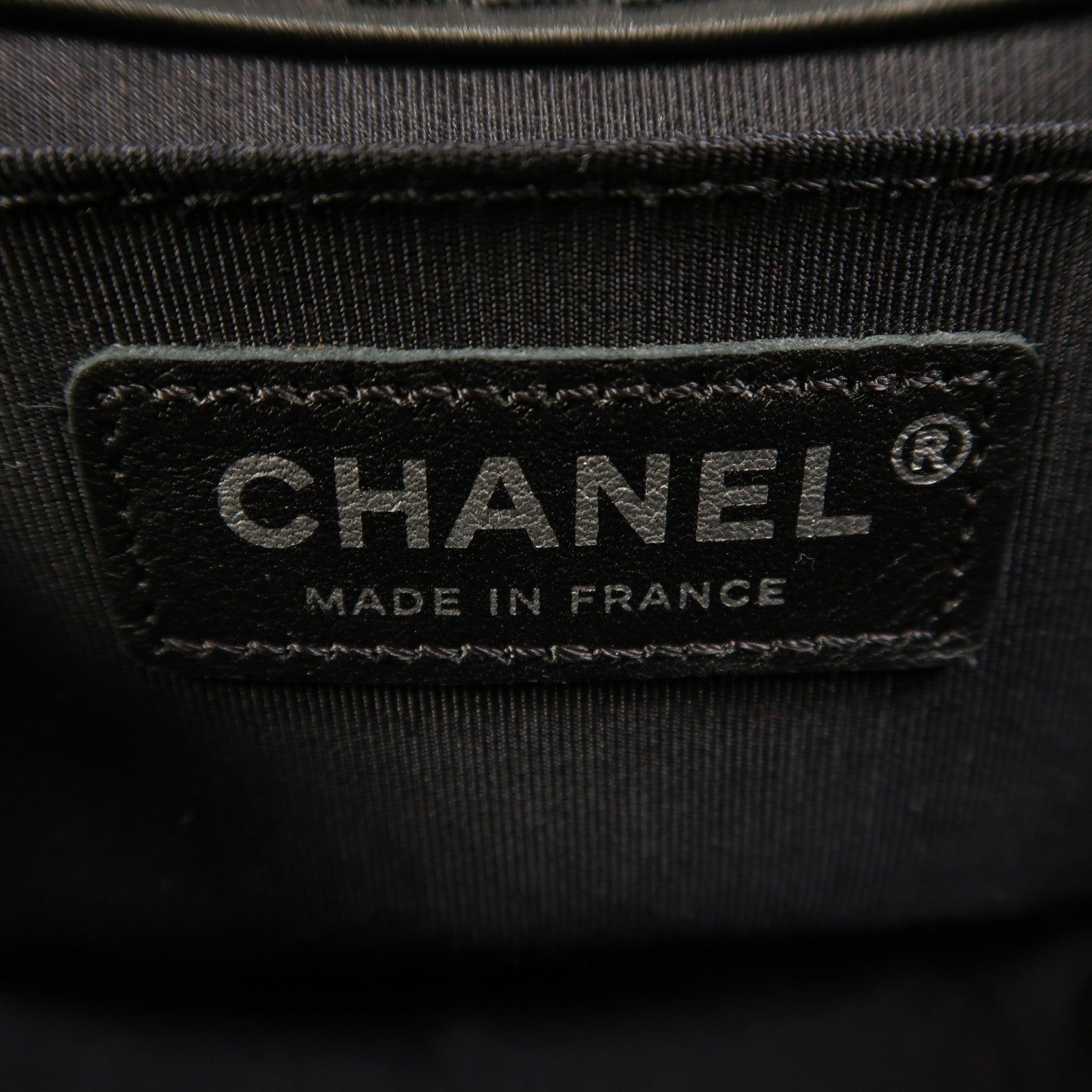 CHANEL 牛皮皮革Boy 20銀扣鏈帶肩背袋