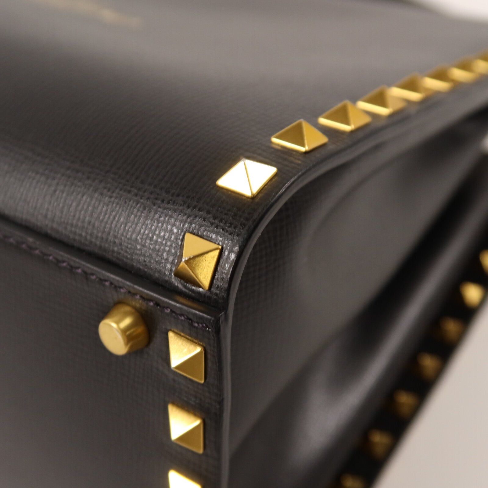 Valentino 牛皮皮革Alcove Rockstud Top Handle Medium手挽肩背兩用袋