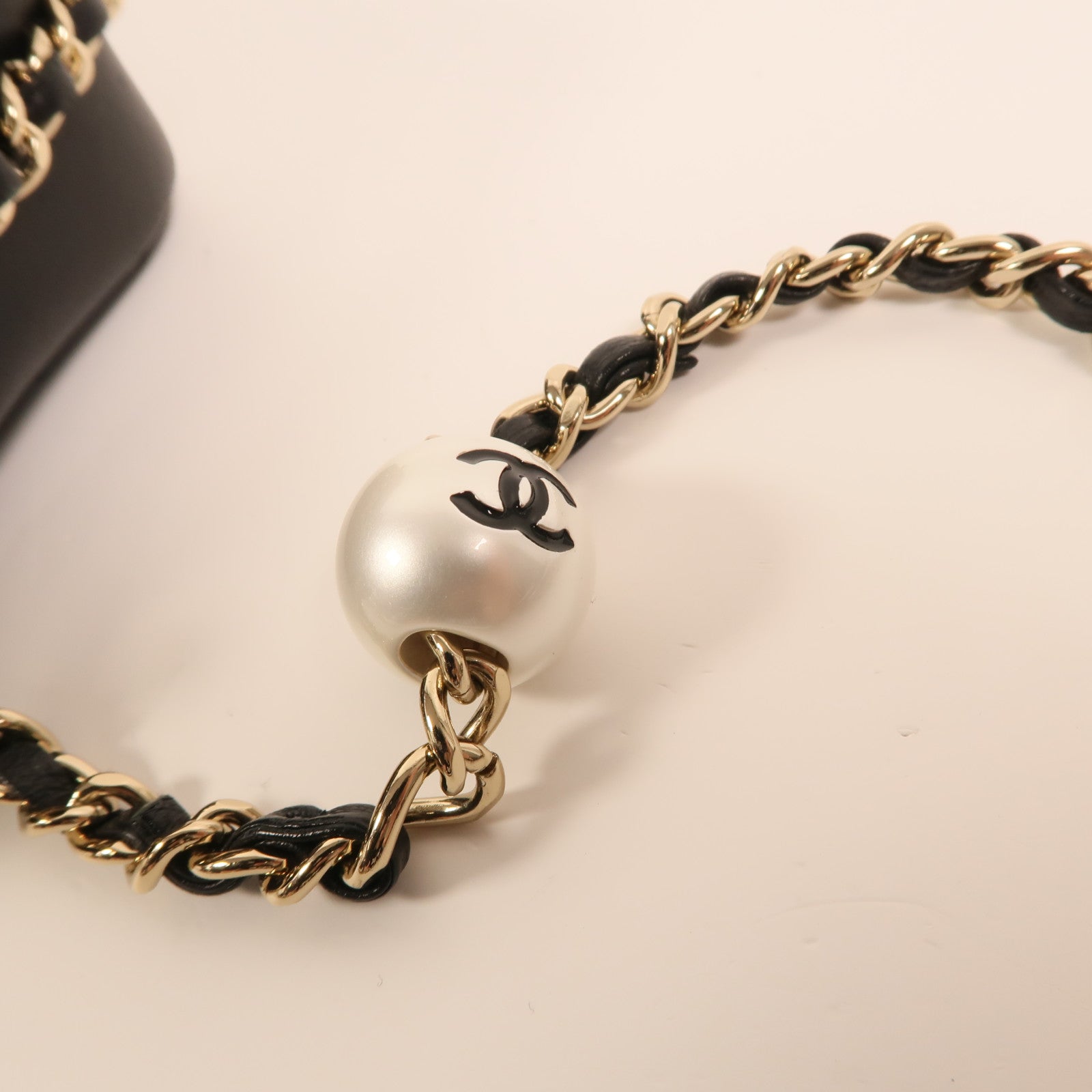 CHANEL 羊皮皮革Chain Shoulder金扣鏈帶肩背袋
