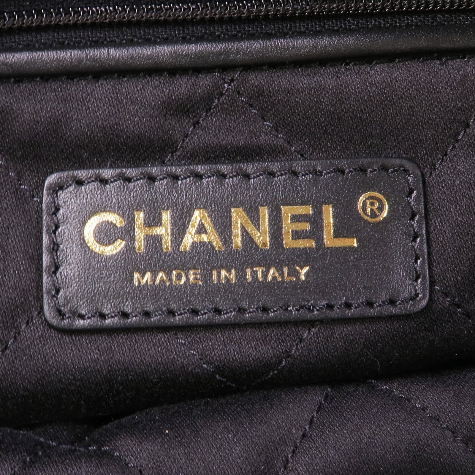 CHANEL 牛皮皮革Chanel 22金扣鏈帶肩背袋