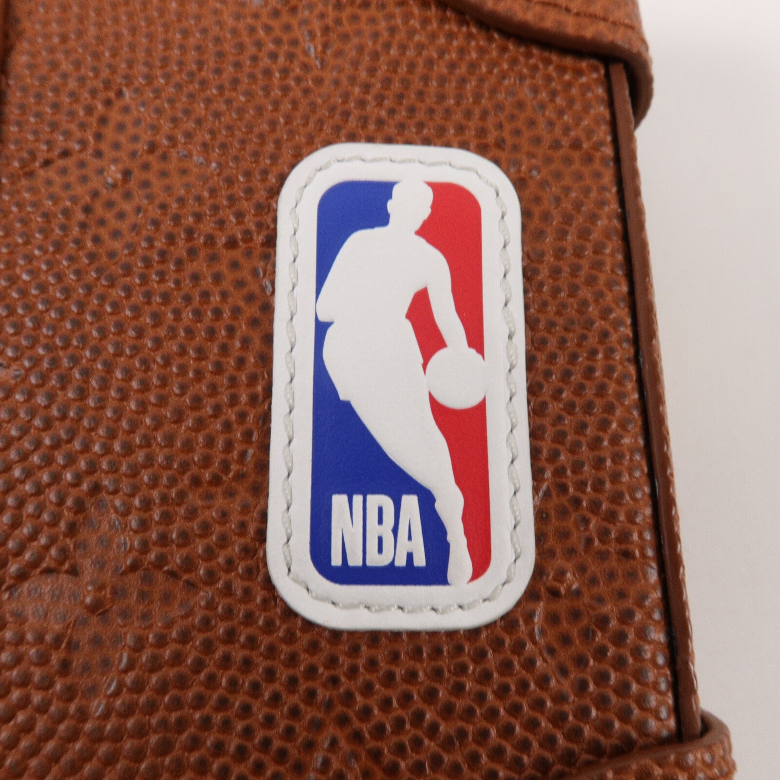 LOUIS VUITTON Monogram Taurillon LVxNBA Soft Trunk Wearable肩背袋