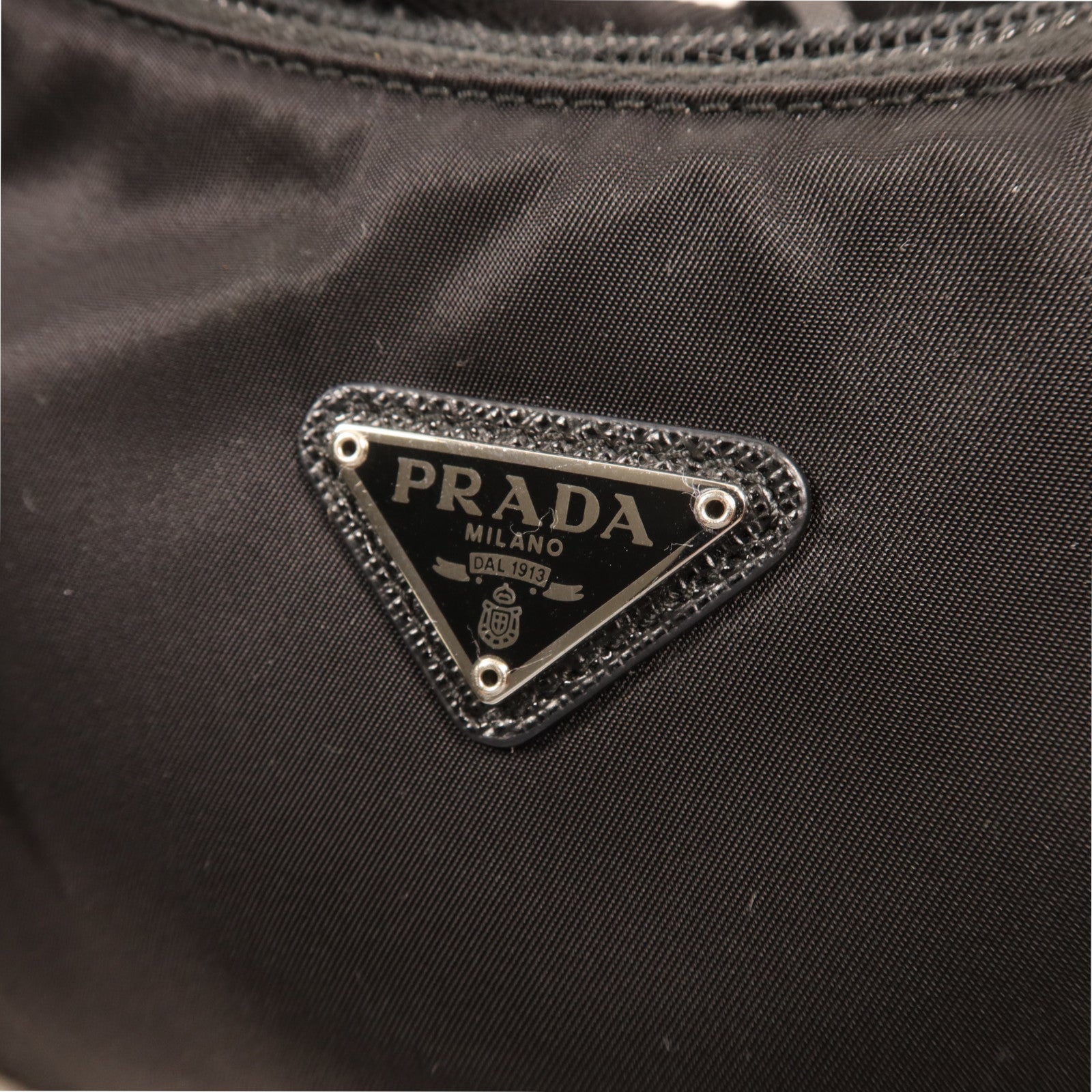 PRADA 尼龍Hobo銀扣手挽袋