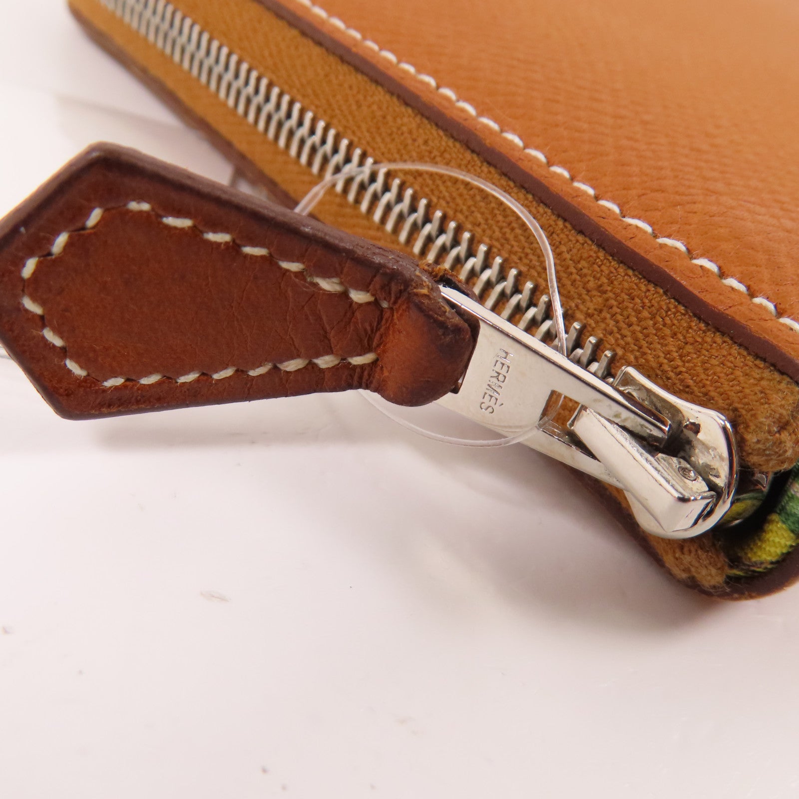 HERMES Epsom皮革Silk In Compact Wallet銀扣拉鏈長錢包Gold