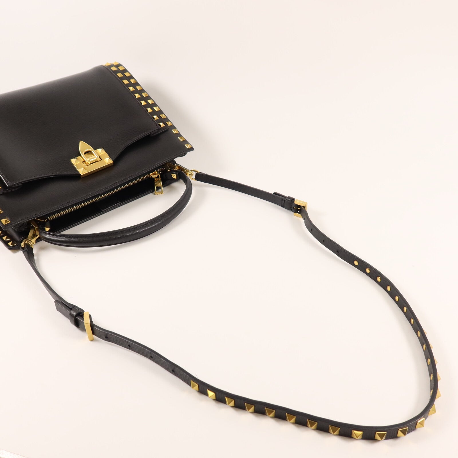 Valentino 牛皮皮革Alcove Rockstud Top Handle Medium手挽肩背兩用袋