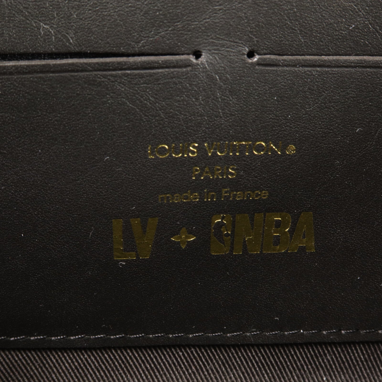 LOUIS VUITTON Monogram Taurillon LVxNBA Soft Trunk Wearable肩背袋