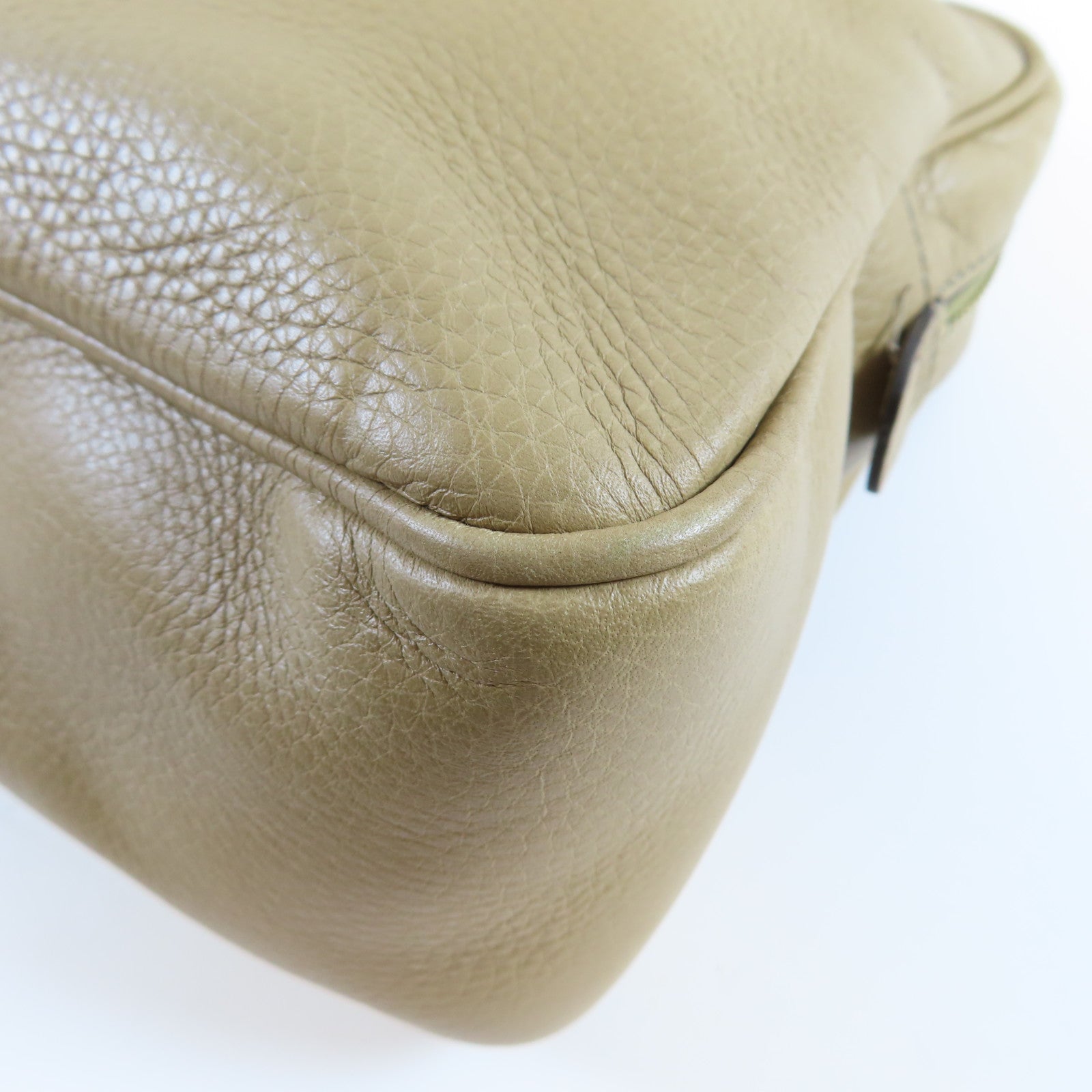 GUCCI 【激減優惠】牛皮皮革Soho Chain Shoulder Bag銀扣肩背袋米色