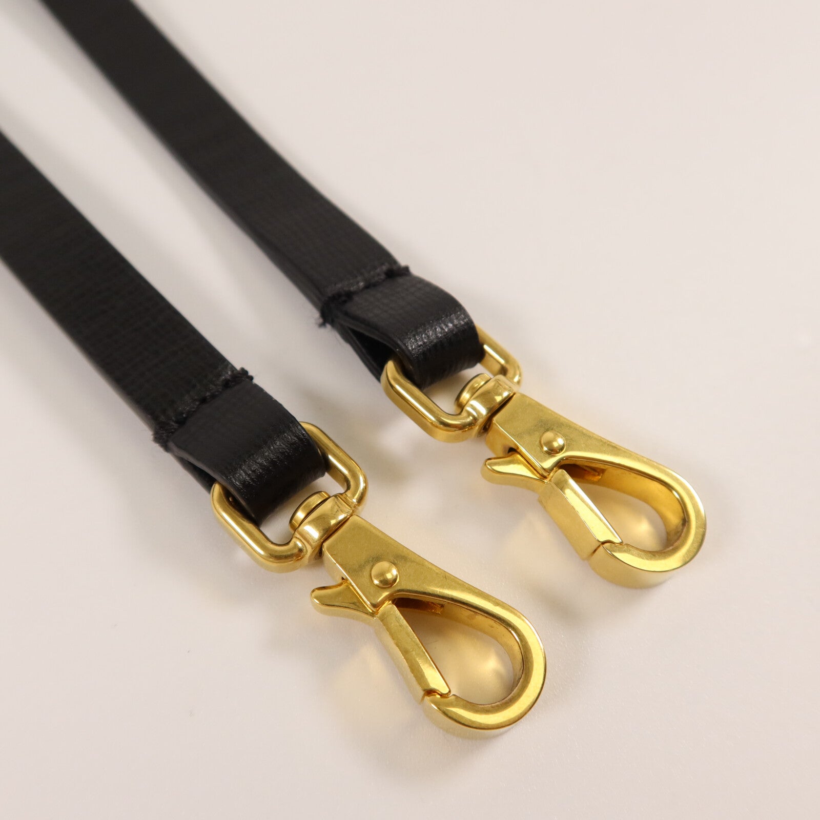 Valentino 牛皮皮革Alcove Rockstud Top Handle Medium手挽肩背兩用袋
