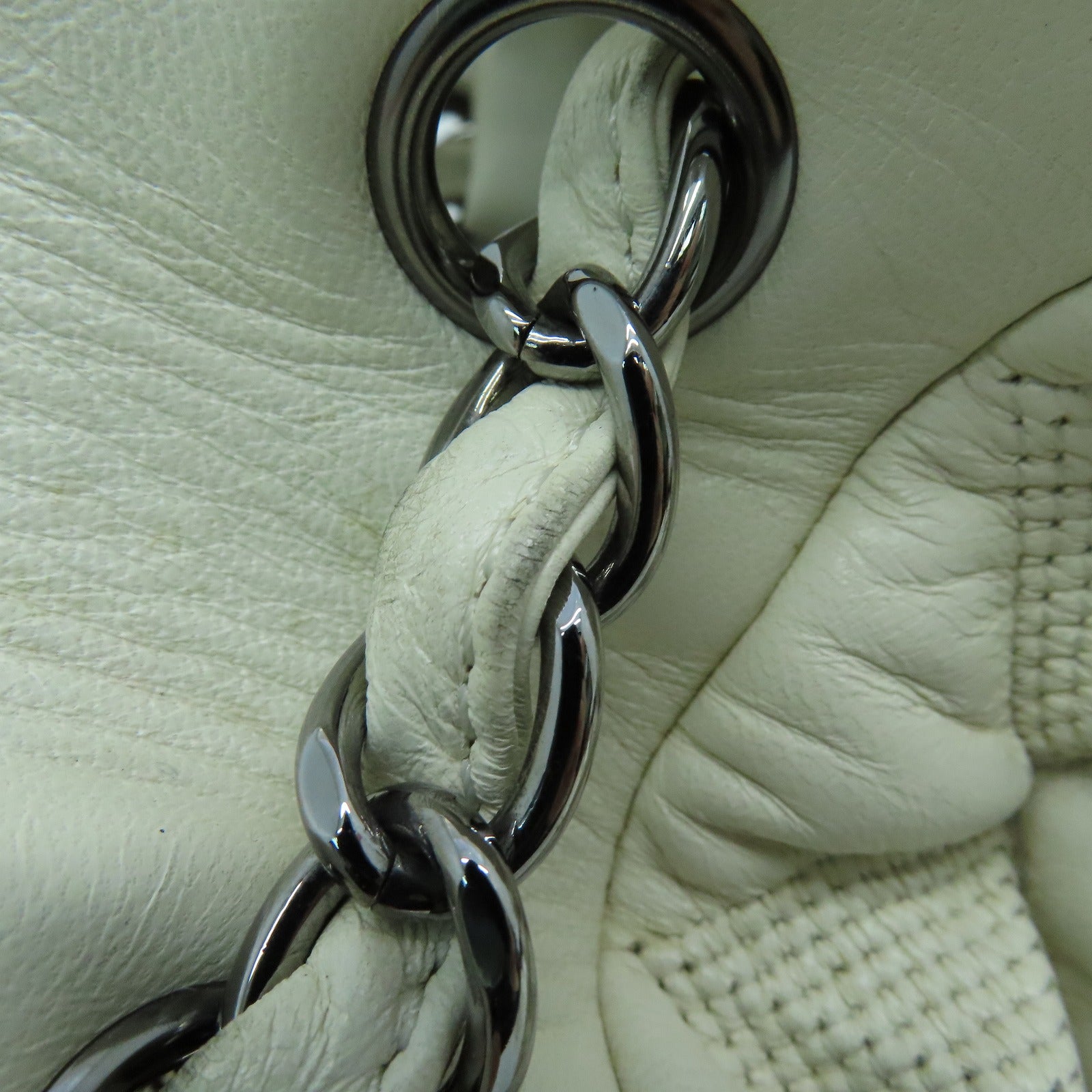 CHANEL 【激減優惠】菱格牛皮皮革Shoulder Bag銀扣肩背袋白色