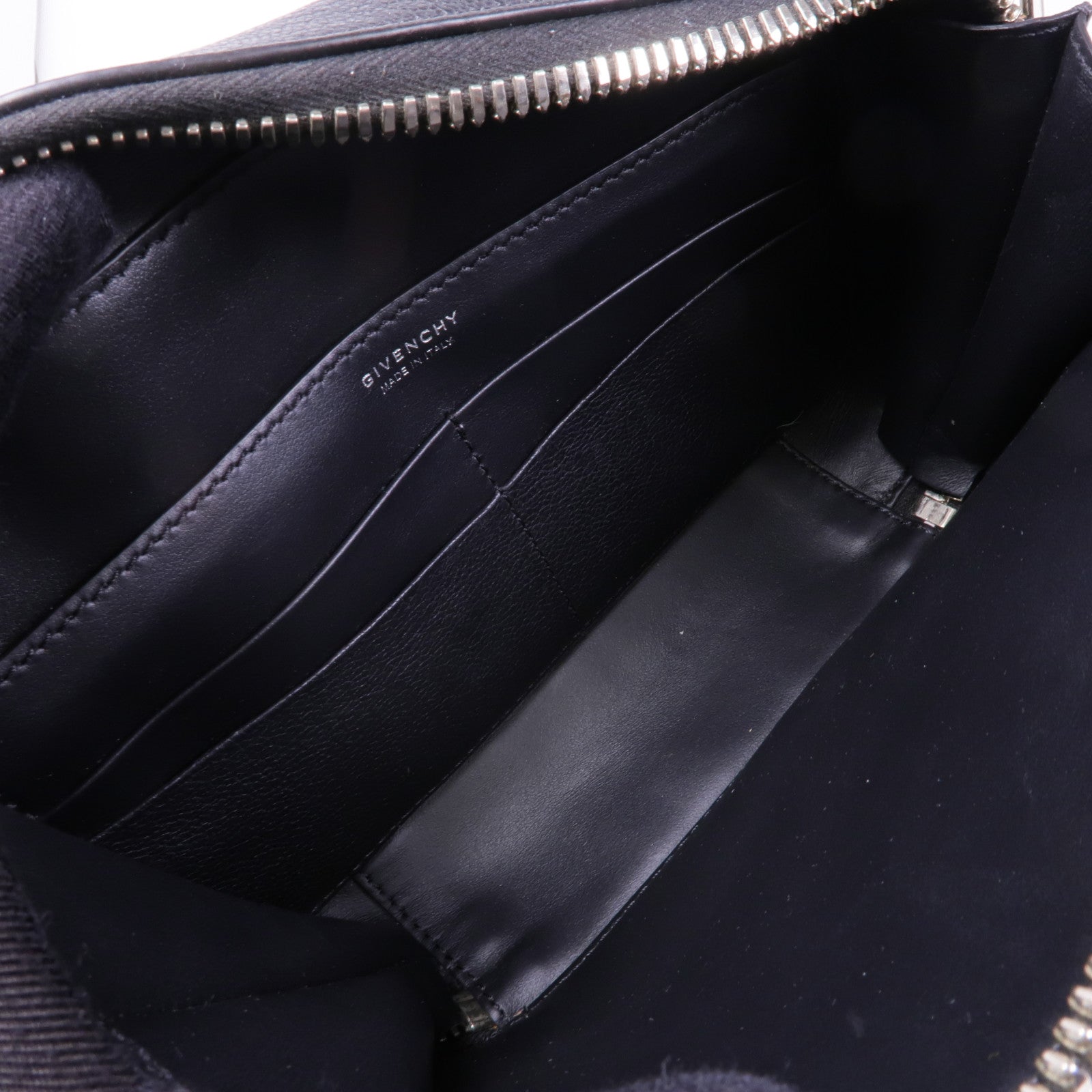 GIVENCHY 牛皮皮革Shoulder Bag銀扣肩背袋
