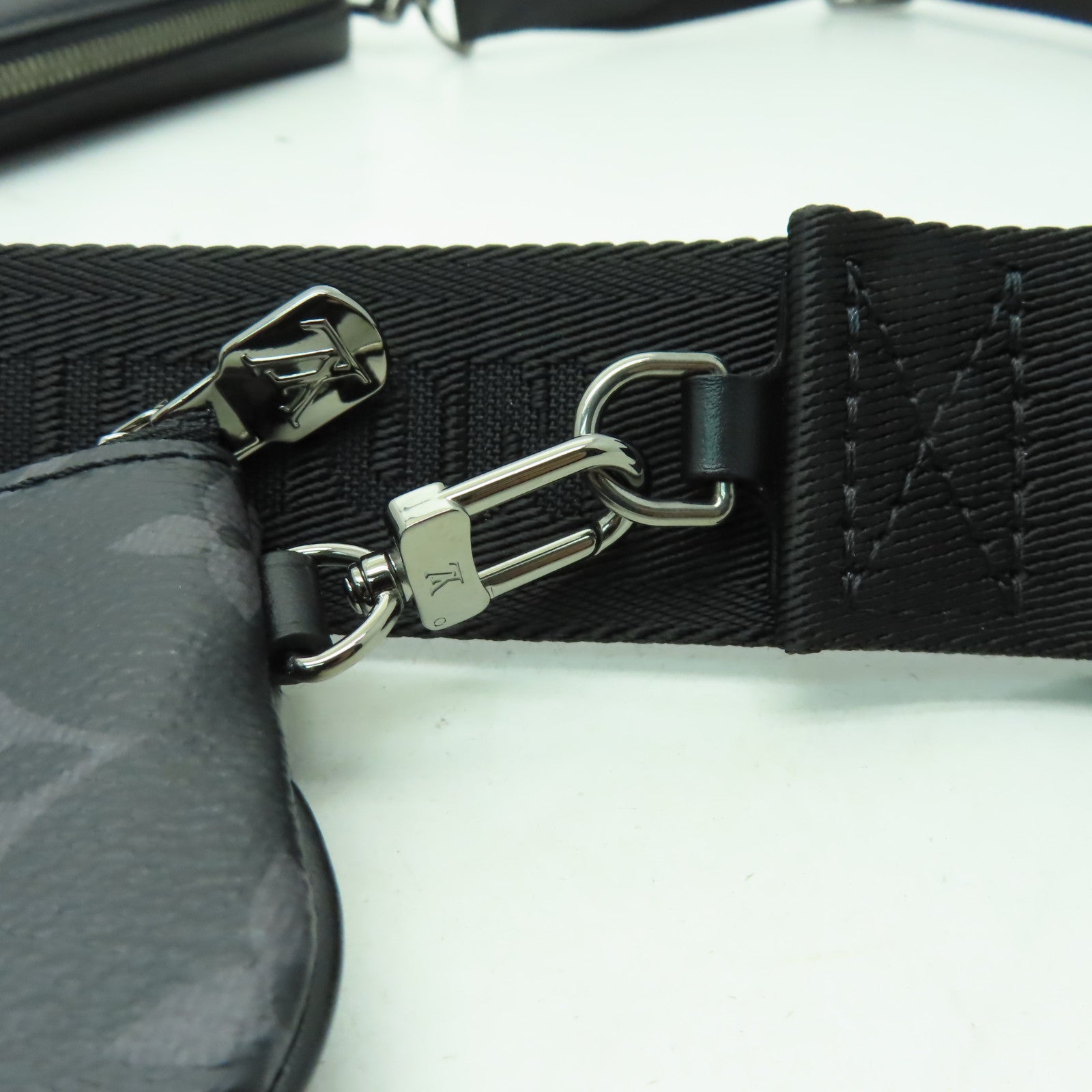 LOUIS VUITTON Monogram Eclipse Trio銀扣肩背袋灰色/黑色