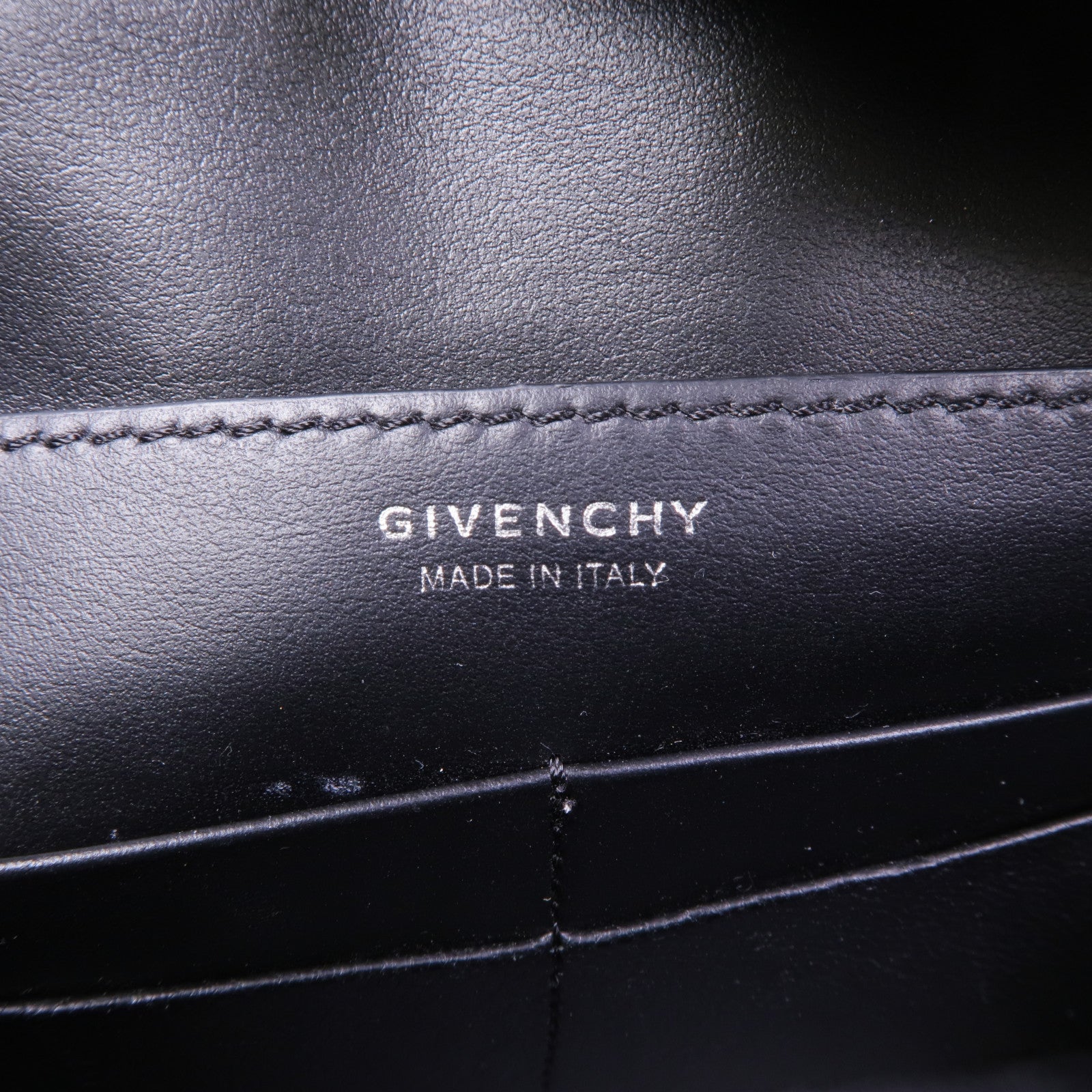 GIVENCHY 牛皮皮革Shoulder Bag銀扣肩背袋