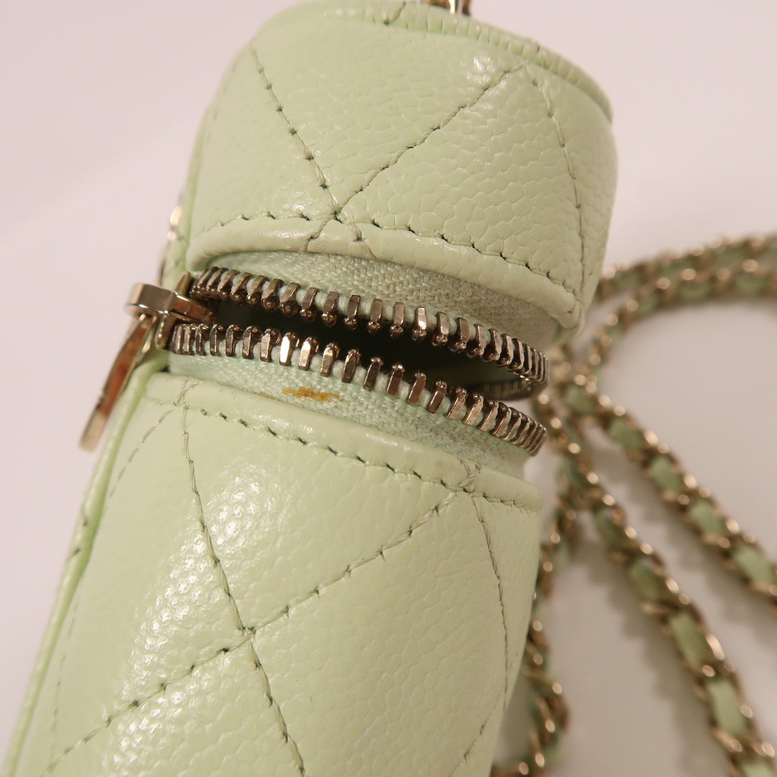 CHANEL 牛皮皮革Chain Shoulder金扣鏈帶肩背袋