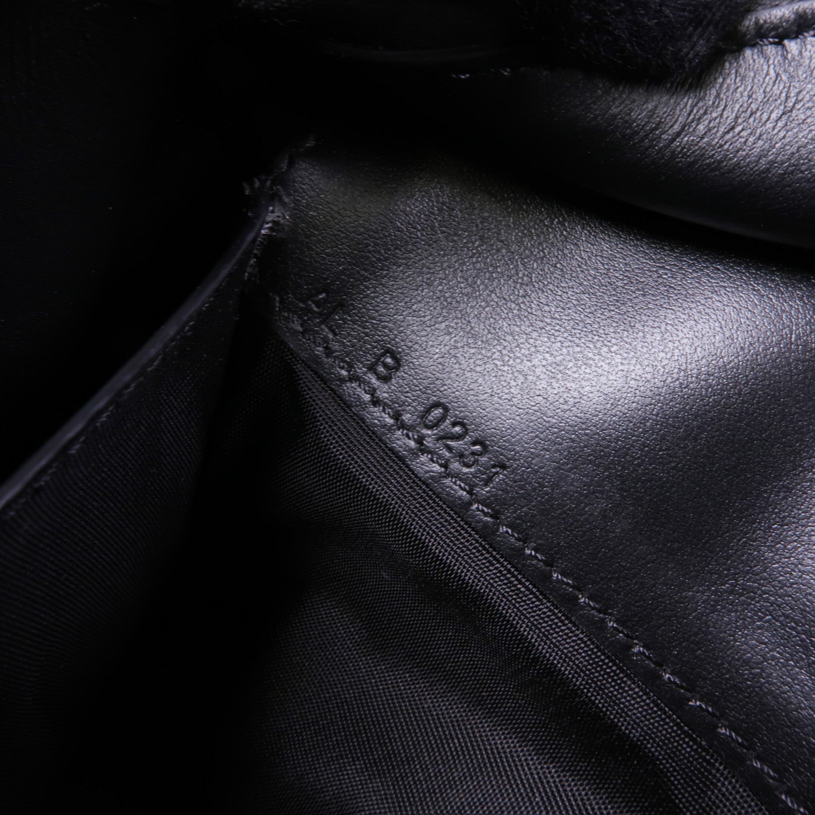 GIVENCHY 牛皮皮革Shoulder Bag銀扣肩背袋