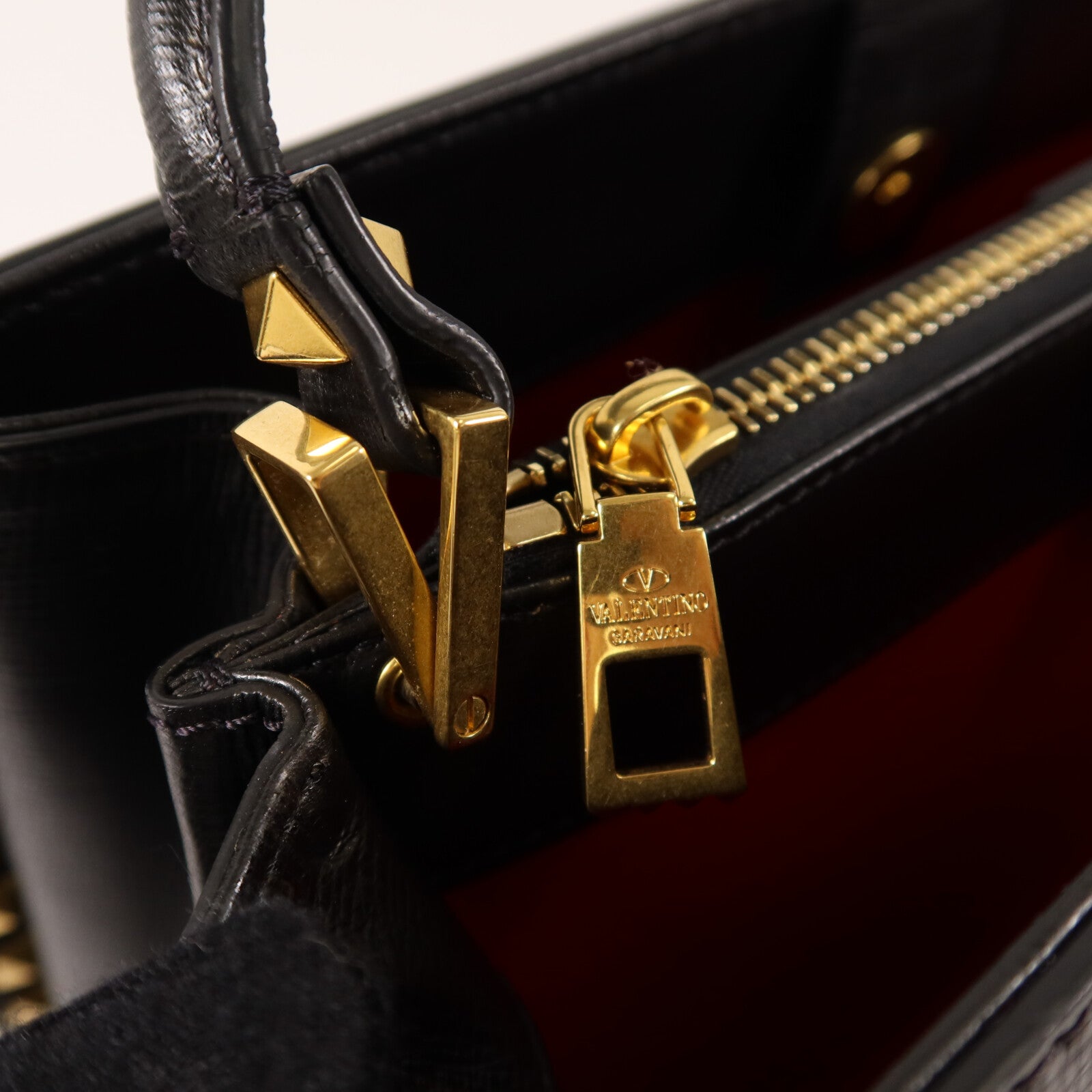 Valentino 牛皮皮革Alcove Rockstud Top Handle Medium手挽肩背兩用袋