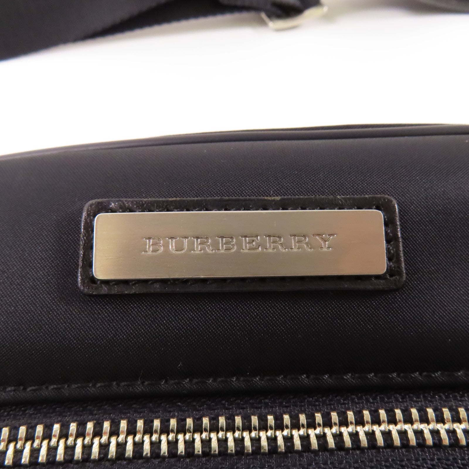 BURBERRY 尼龍Shoulder Bag銀扣肩背袋