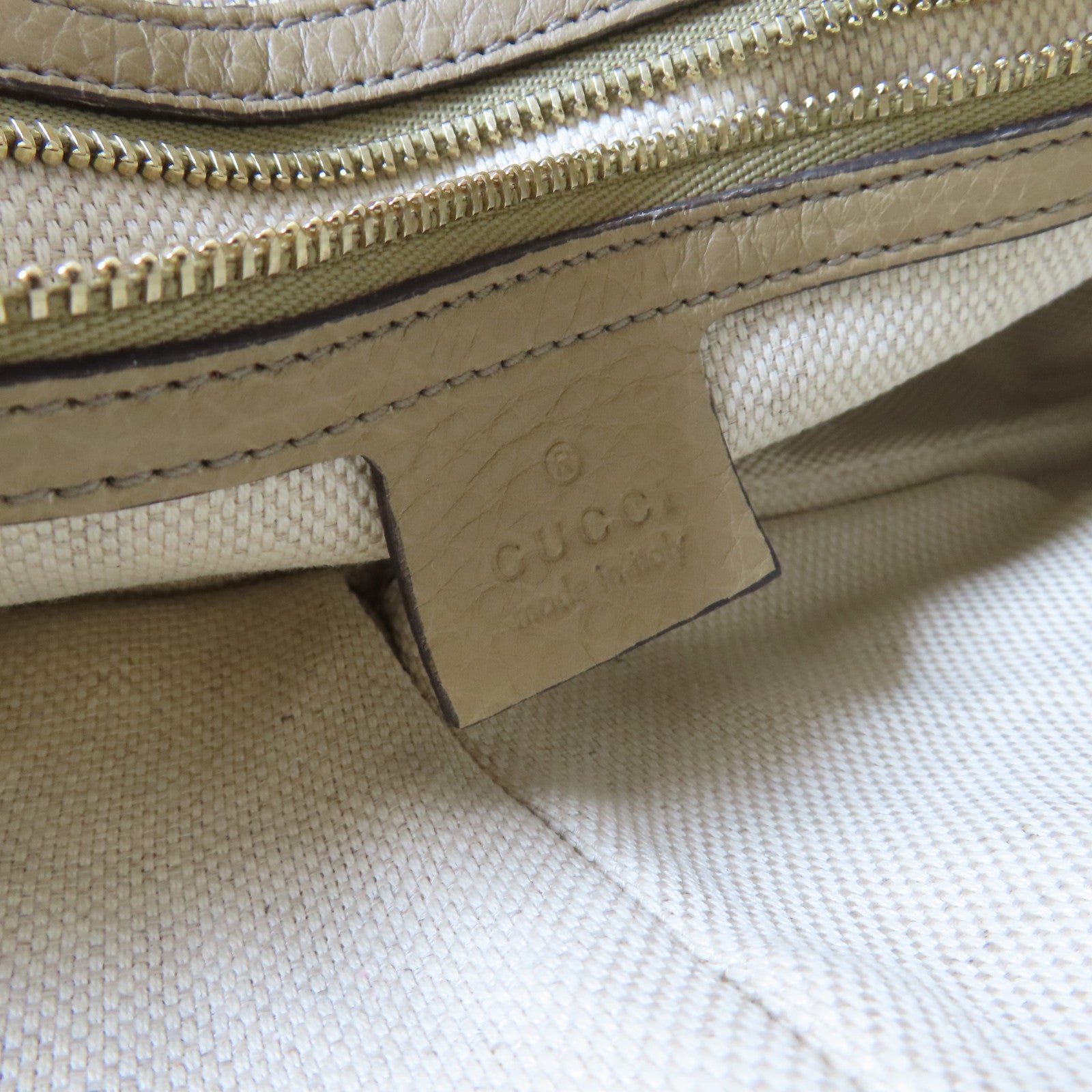 GUCCI 【激減優惠】牛皮皮革Soho Chain Shoulder Bag銀扣肩背袋米色