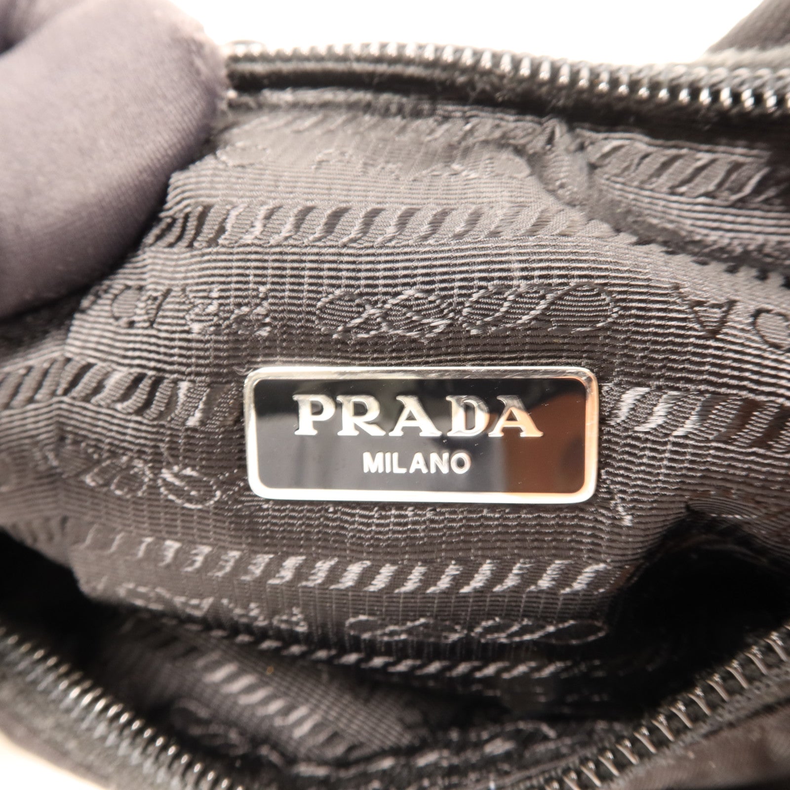 PRADA 尼龍Hobo銀扣手挽袋