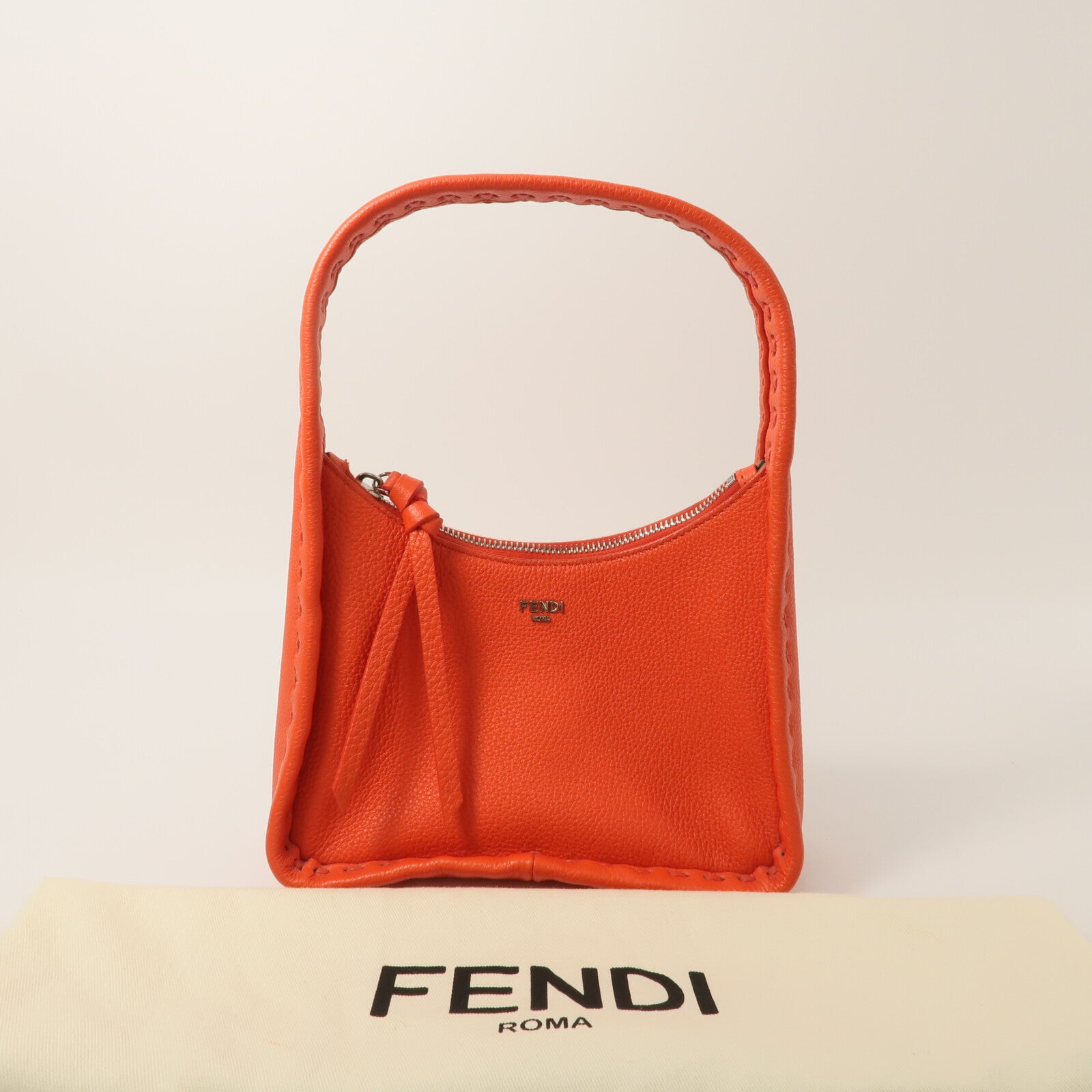 FENDI 牛皮皮革Mini Fendessence Bag手挽袋
