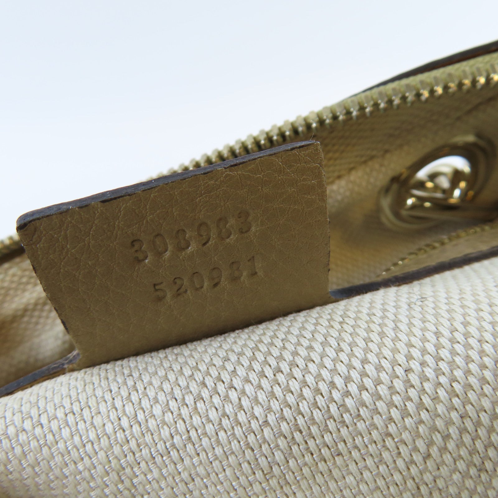 GUCCI 【激減優惠】牛皮皮革Soho Chain Shoulder Bag銀扣肩背袋米色